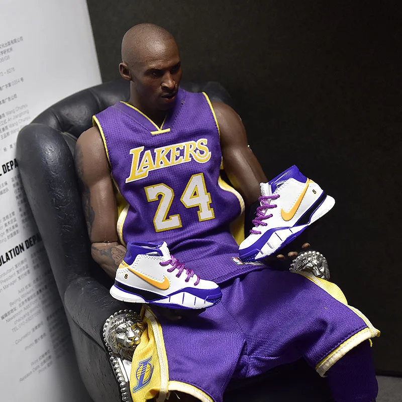 Hot selling High quality 3D sneaker keychain more than 2000 designs air jordan1 yeezy AJ4 mini shoes keychain  can customized