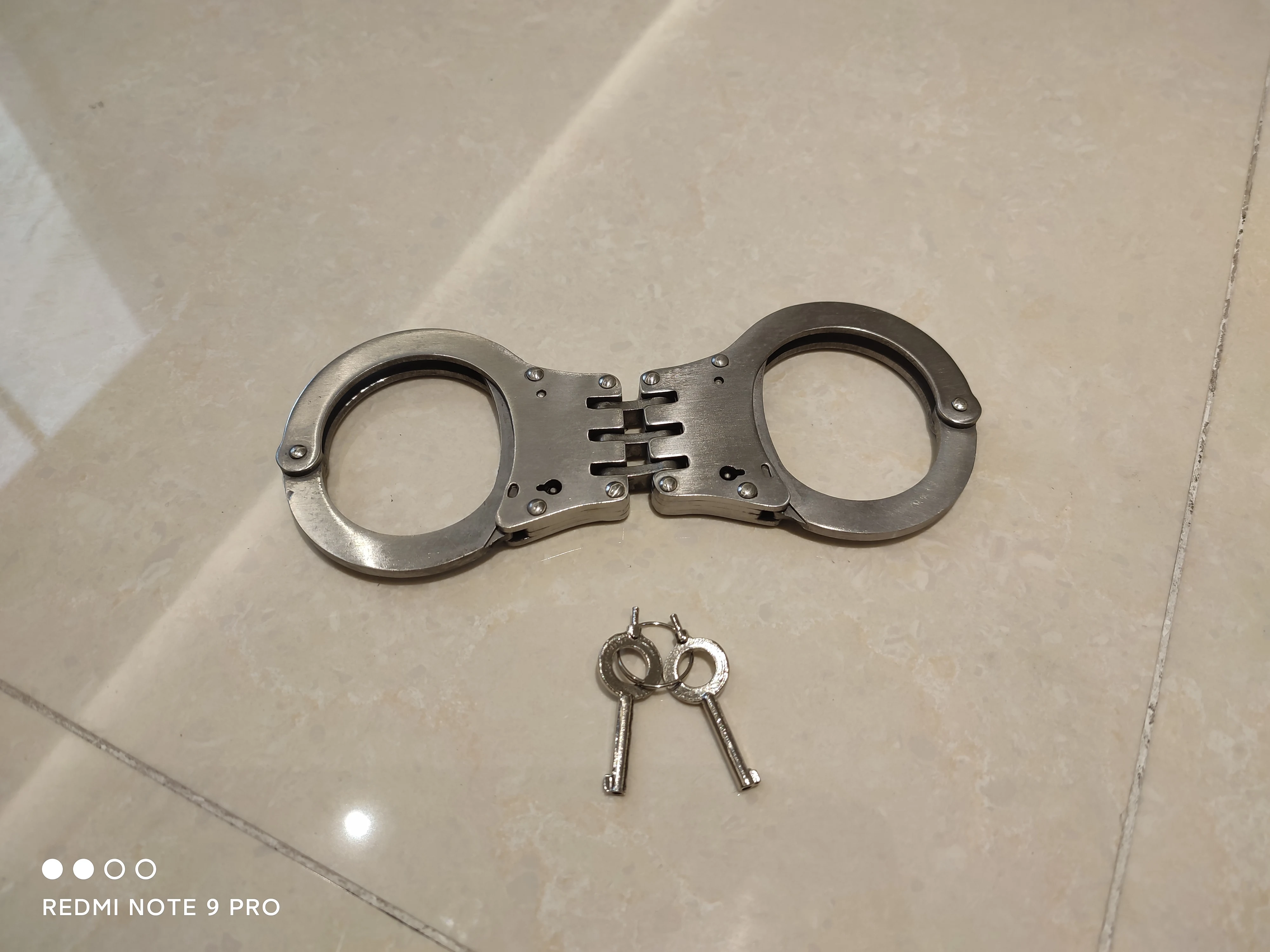 High Quality Silver Color Double Locking Stainless Steel Handcuff