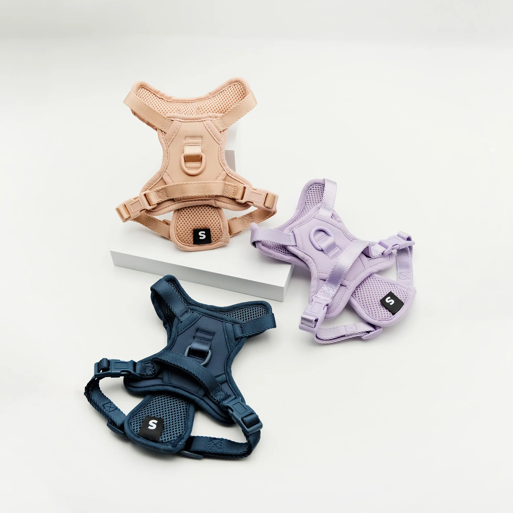 Оптовая продажа, нетянущая Привязка с логотипом на заказ, с ручкой, для маленьких щенков, большая собака, Неопреновая шлейка