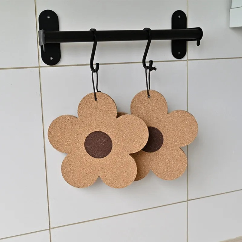 Cute Natural Cork Flower Coasters, Wooden Flowers Insulation Pad  Wall Hanging Dining Table Pad for Coffee Tea Cup