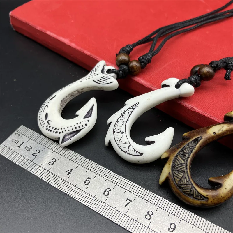 Wholesale New Zealand Maori Tribal Necklace Jewelry Hawaiian Resin Carved Tune Fish Bone Hook Pendant Necklace