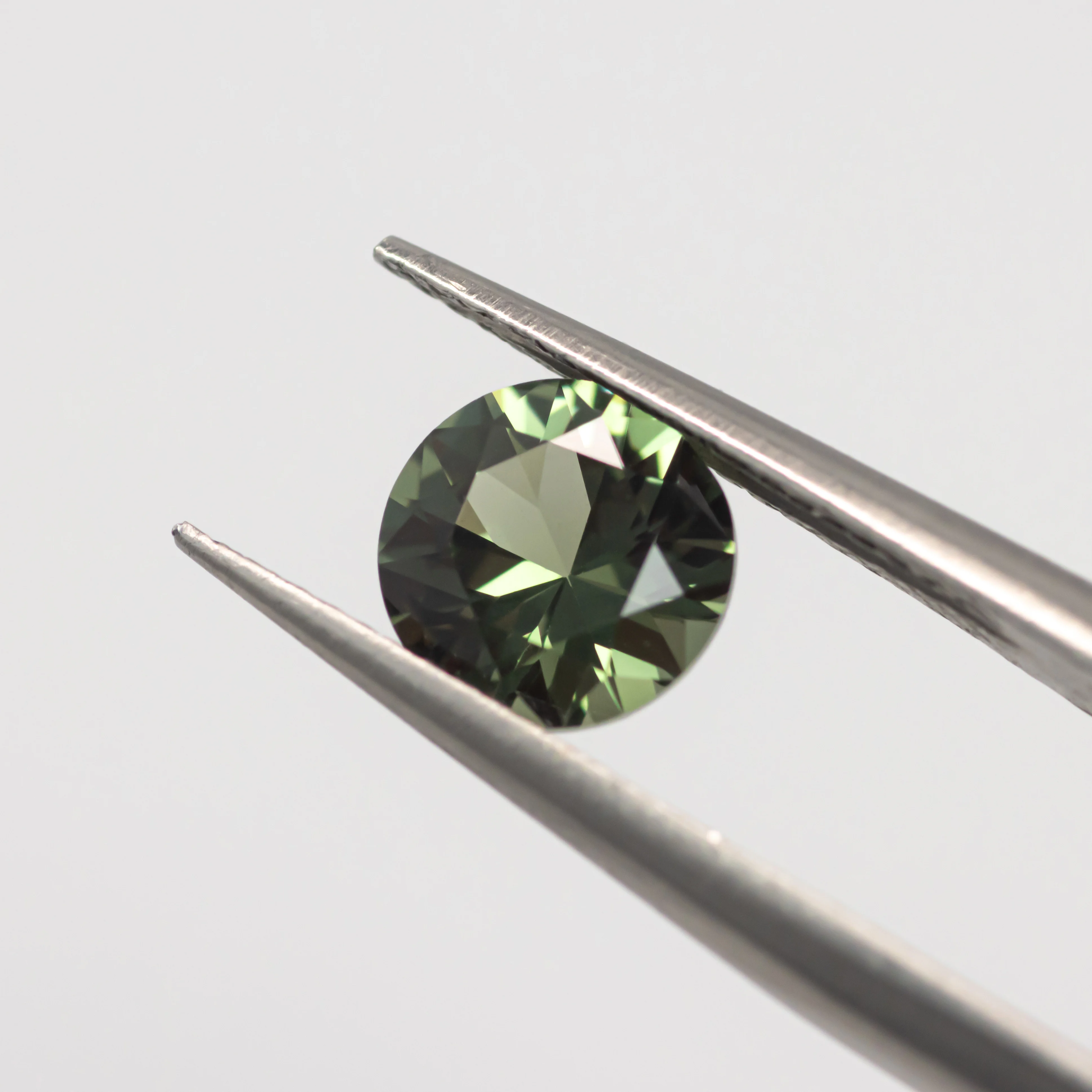 HanYu Low Price Synthetic Gemstone Green Spinel #149 Round Cut for Jewelry Making