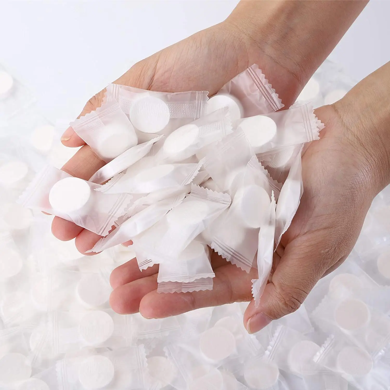 Disposable towel tablets 100PCS mini white soft nonwoven biodegradable cotton square outdoor travel compressed towel