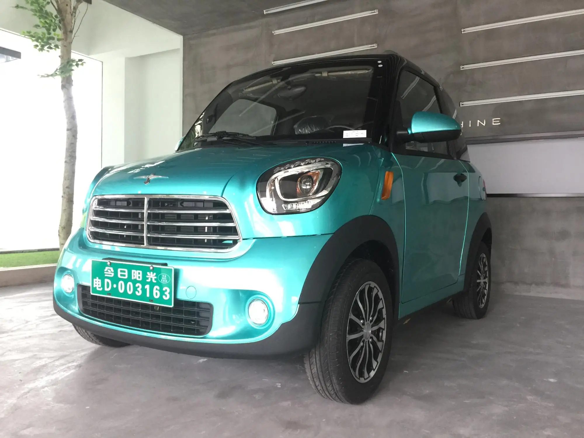 2020 Factory Direct Sales New Beautiful Street Legal Electric 4 Wheel Car