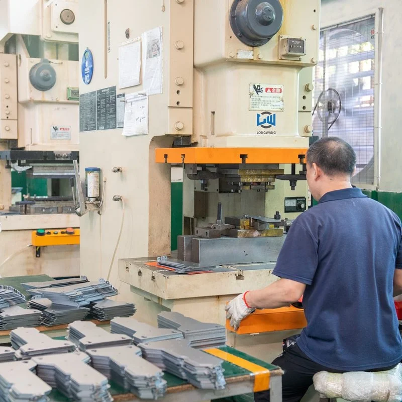 OEM Stamping Factory Custom Small Precision Progressive Metal Stamping Components Progressive Mold Battery Contact Shrapnel