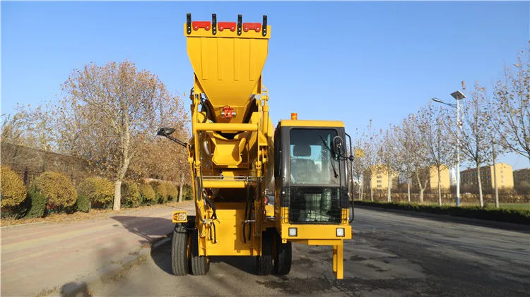 XCMG official SLM4000I 4m3 mobile small self loading concrete mixer price