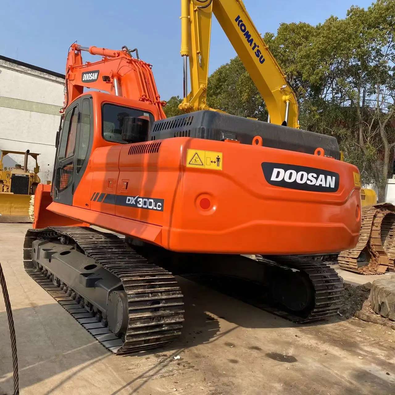 DOOSAN DX300LC Used High Quality Excavator Ninety Percent New Kawasaki Gearbox Pump Hydraulic Valve Core Components Low Price