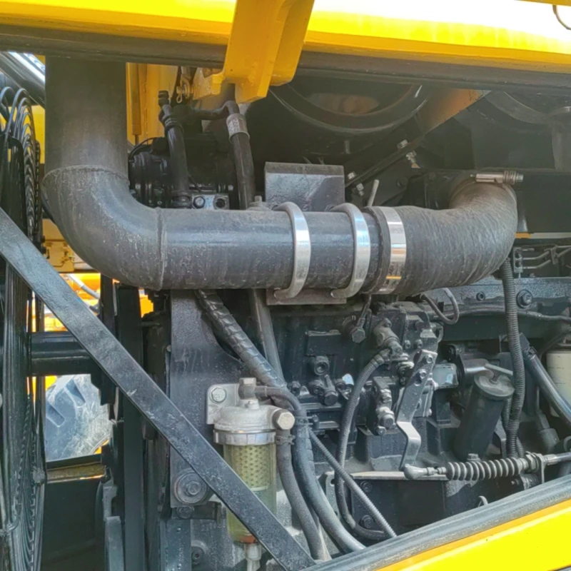 Максимизировать потенциал вашей фермы с Komatsu W380 сочетая характеристики насоса и долговечность коробки передач.