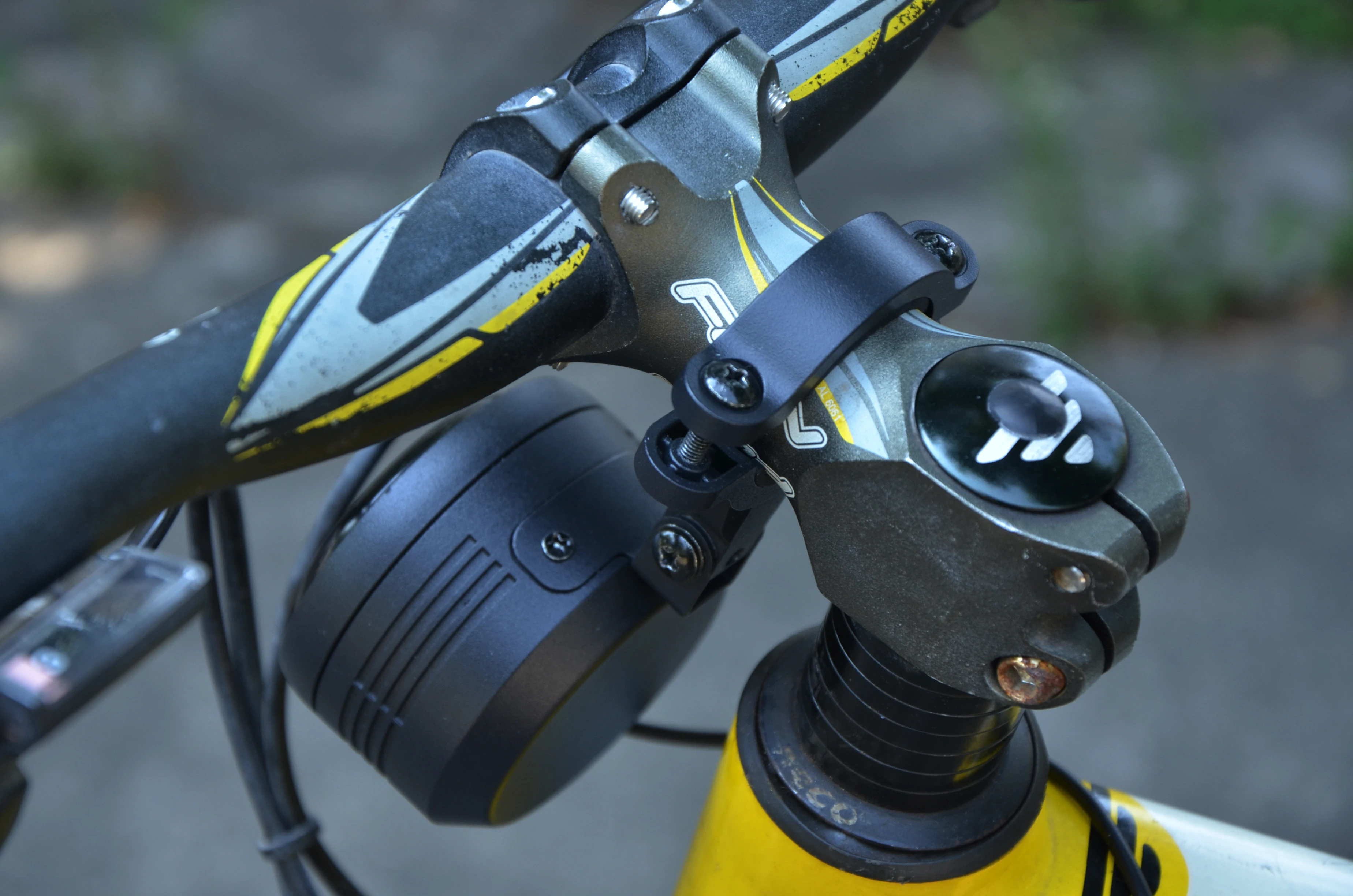 
Super loud Electric horn Suitable for all type of electric scooters / Bicycle / E-bike 