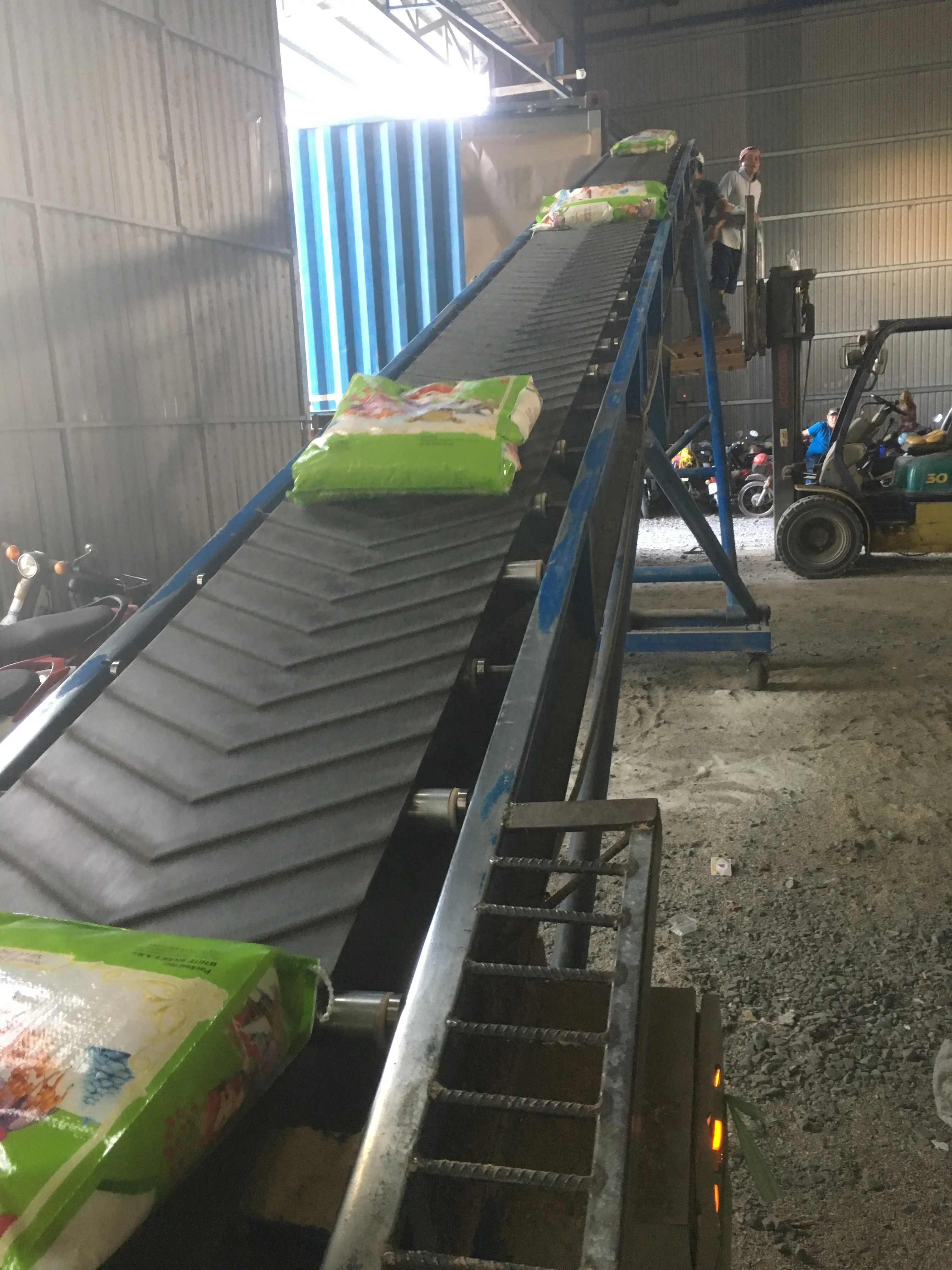 
HOT SALES !!! CHEAPEST VIETNAM JASMINE RICE 3% BROKEN PURITY 90%, SORTEXED - Factory Price 