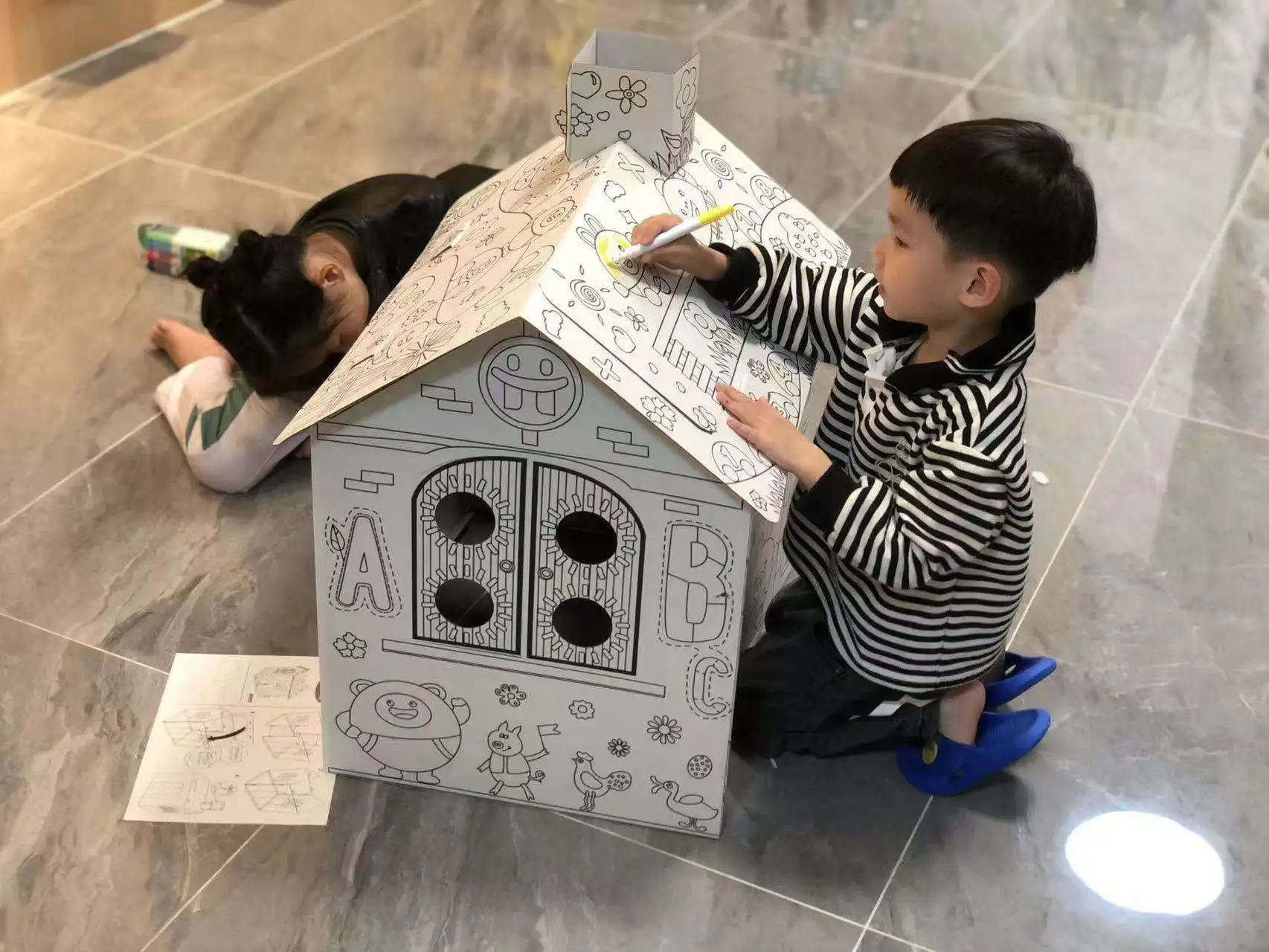 children DIY 3D graffiti toys 3D drawing house boys and girls  creative Giant Easter Bunny House Cardboard Castle Playhouse