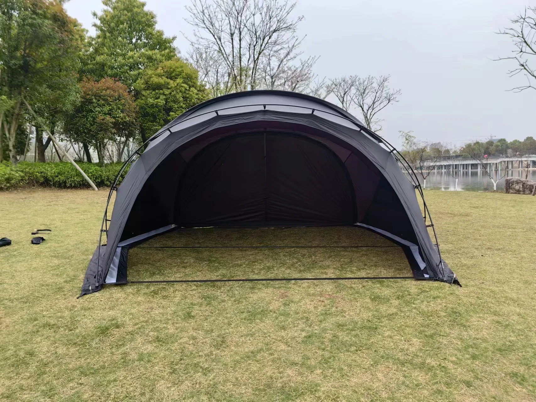 5 person lightweight mountaineer dark room 40D nylon outdoor camping black dome tent
