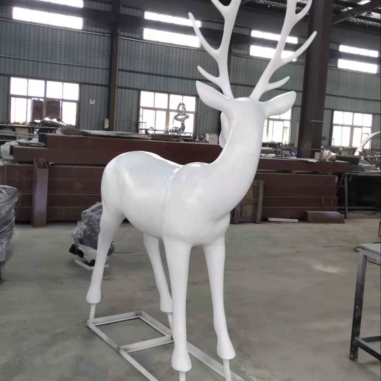 Christmas Reindeer Festival Home Decor Life Size Anime Deer Statue Outdoor Yard Display Resin Fiberglass Animal Sculpture