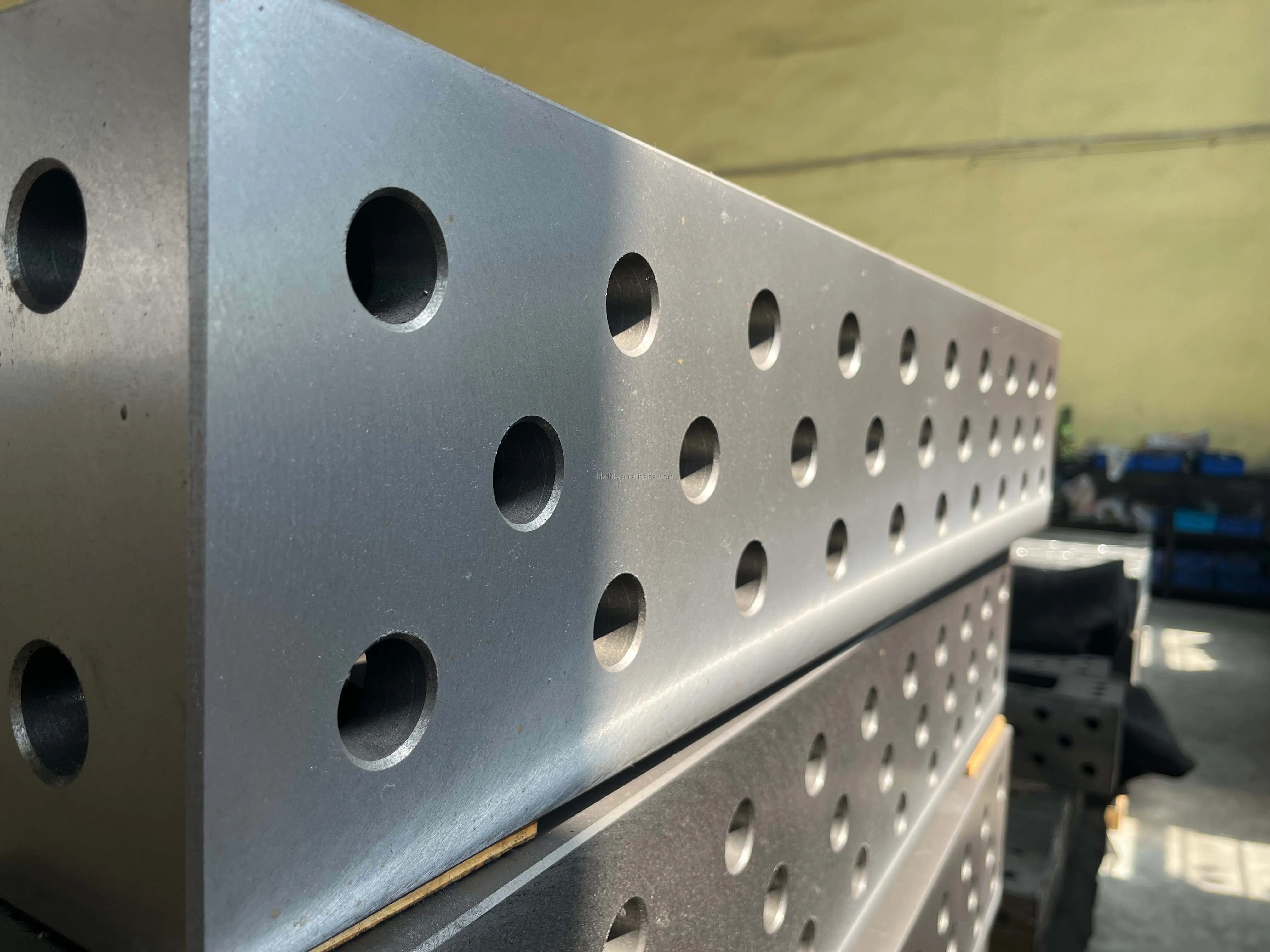 The Welding Station Can Be Used for Aerospace Precision Production of Porous Belt Accessories