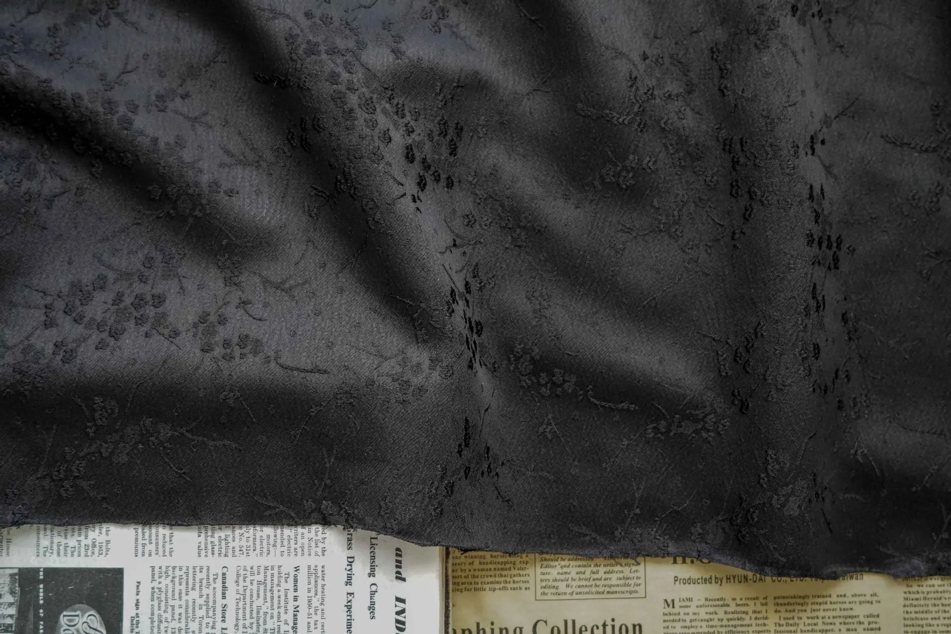 Italian Order Design Fashion Woven Jacquard Brocade Fabric for Dress Garment