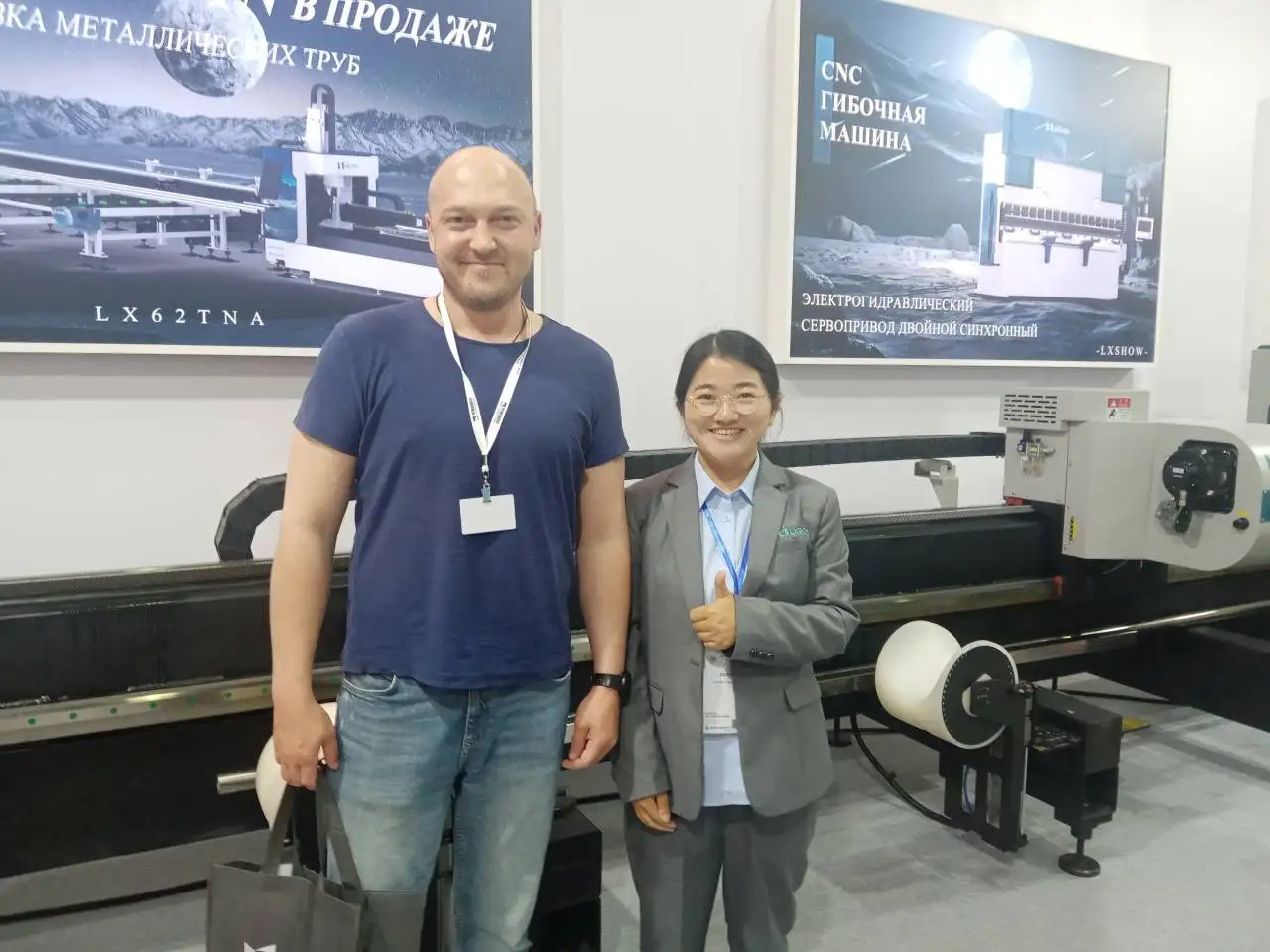 High Precision 2000w Metal Pipe Tube 4000w Fiber Laser Cutting Machine For Carbon Steel Stainless Steel Processing