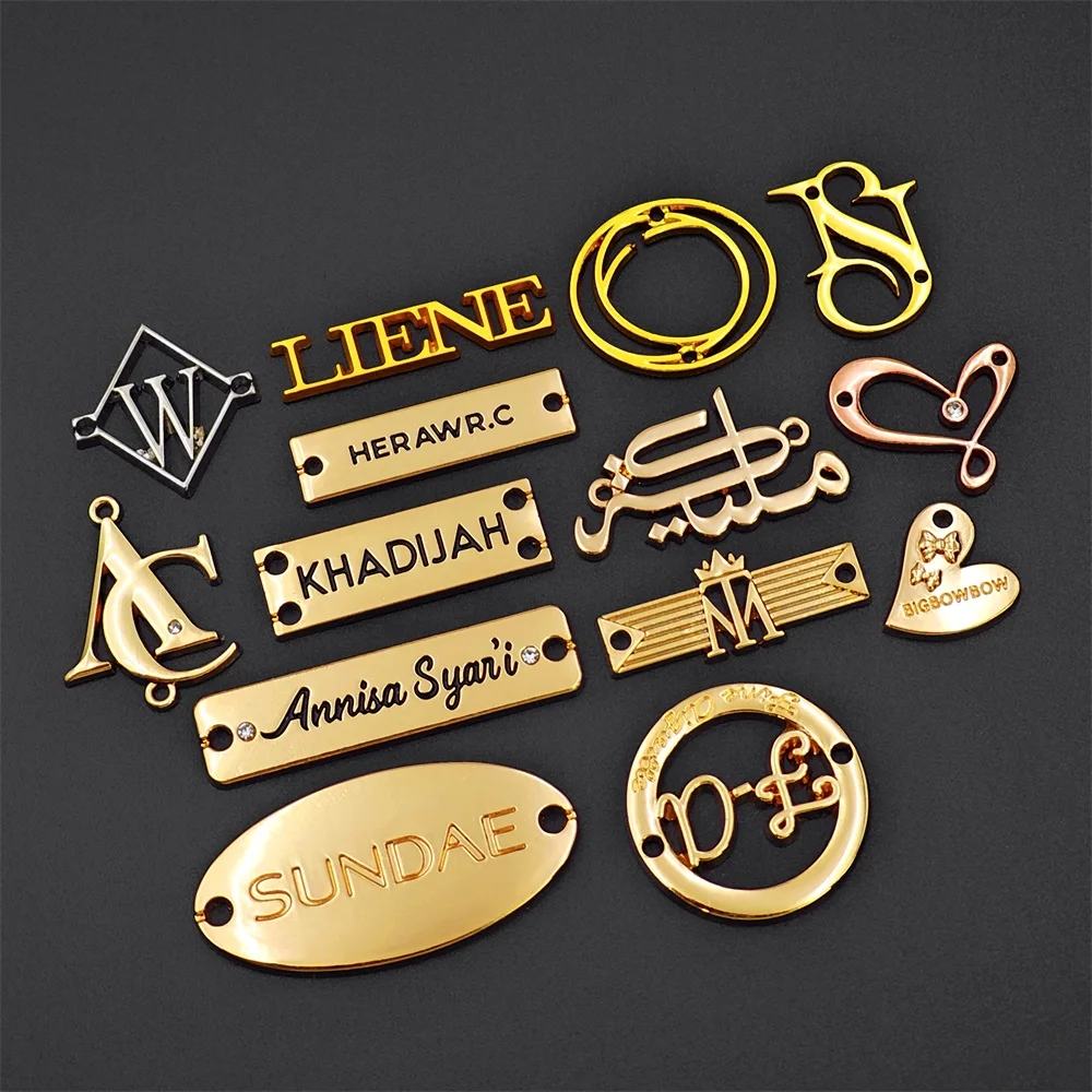 Embossed abaya design metal clothing labels custom brand plate metal tags handbag custom metal logo for bags clothes clothing