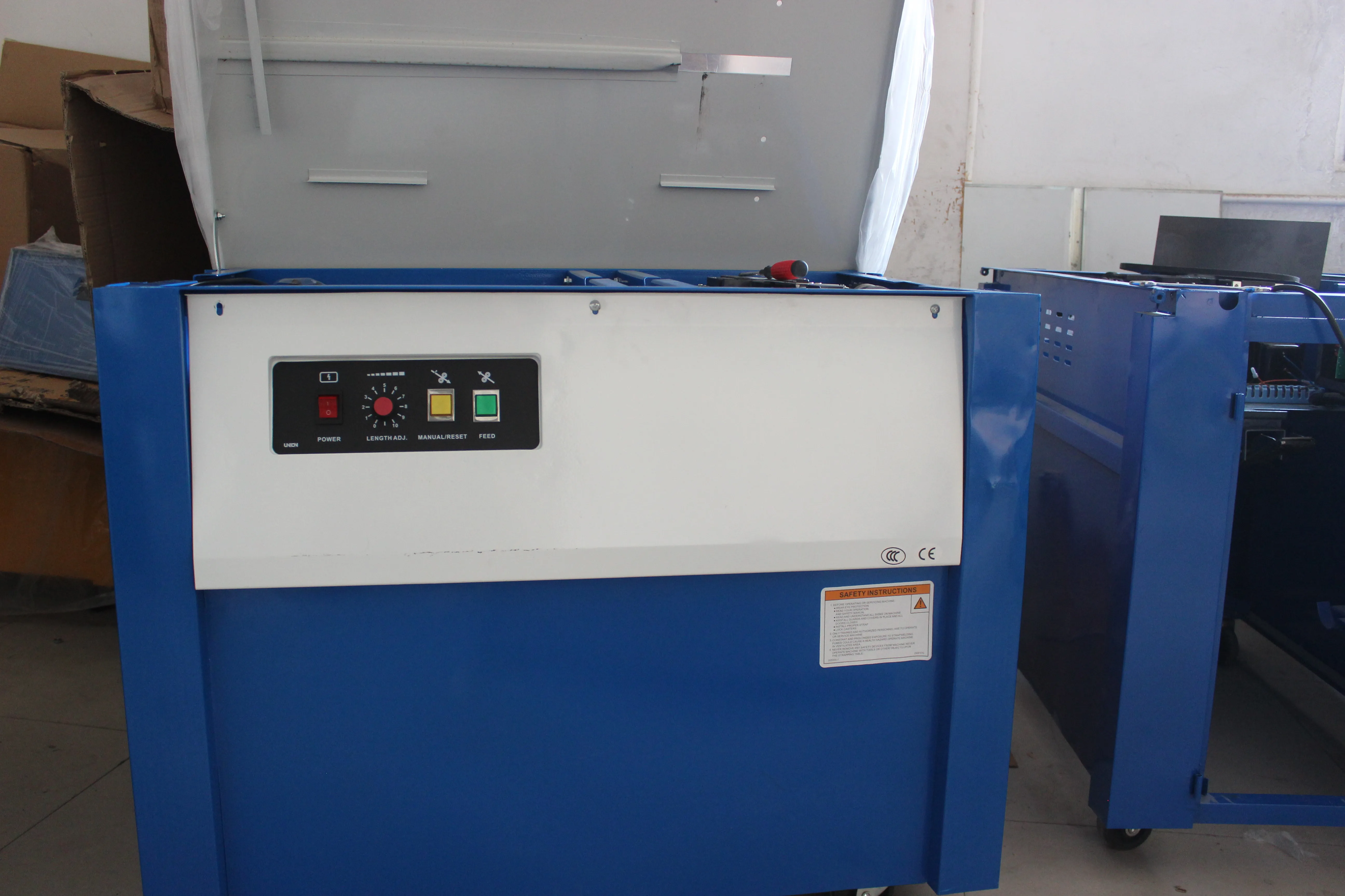 Semi Automatic Strapping Machine Metal Plastic Packaging Machine Plastic Bottles Pet Bottle Making Machine Time Capsule Box 85kg
