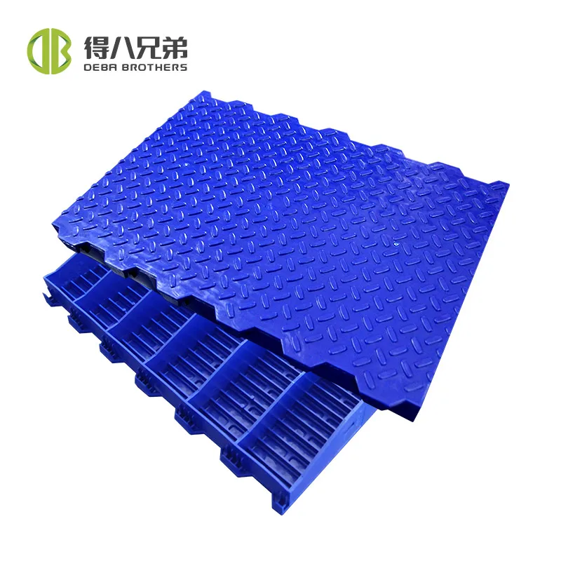 Solid plastic floor for pigs