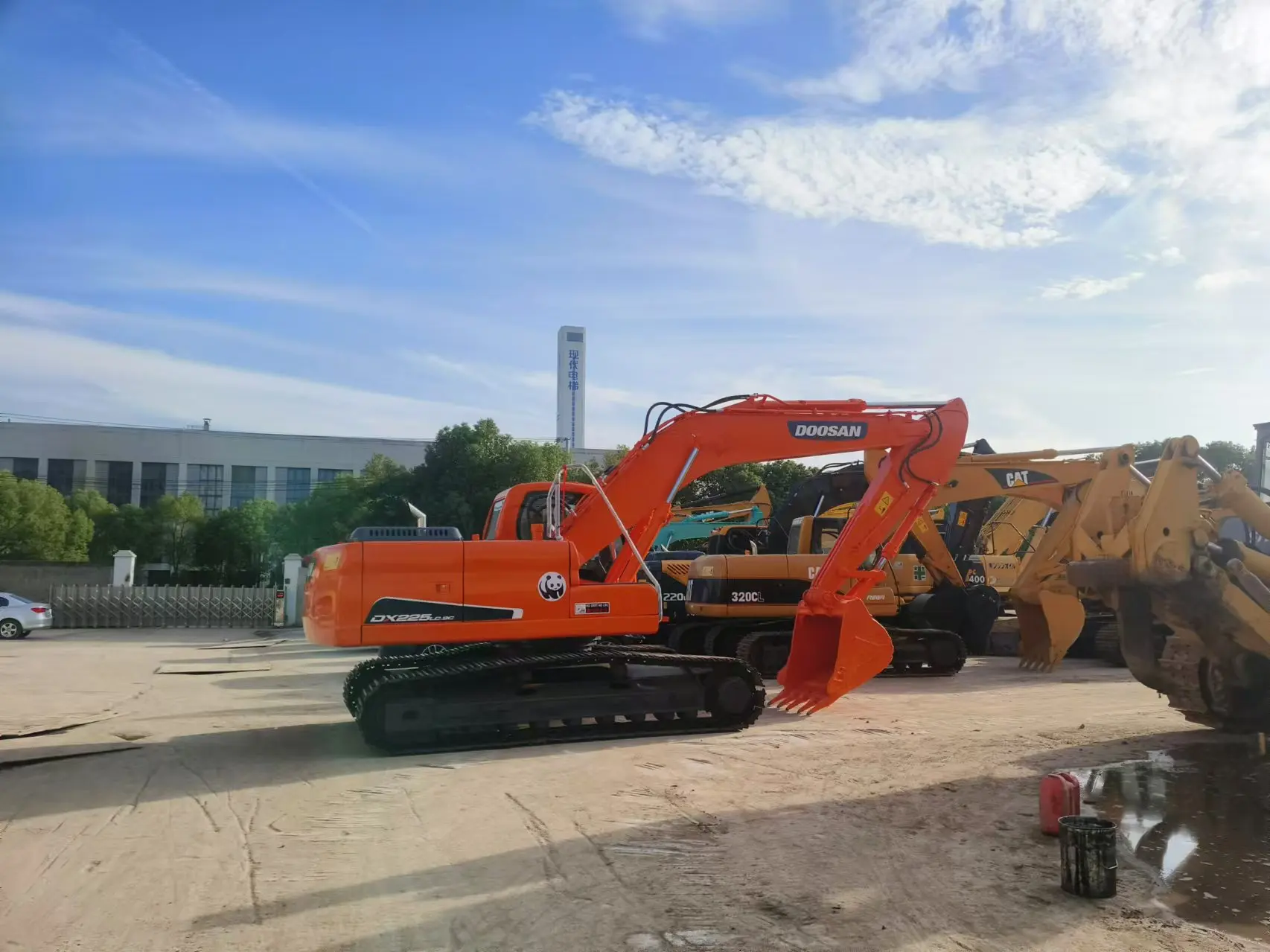 Second-hand excavator Doosan dx225 machinery Doosan dx300 is cheap/high quality/good condition