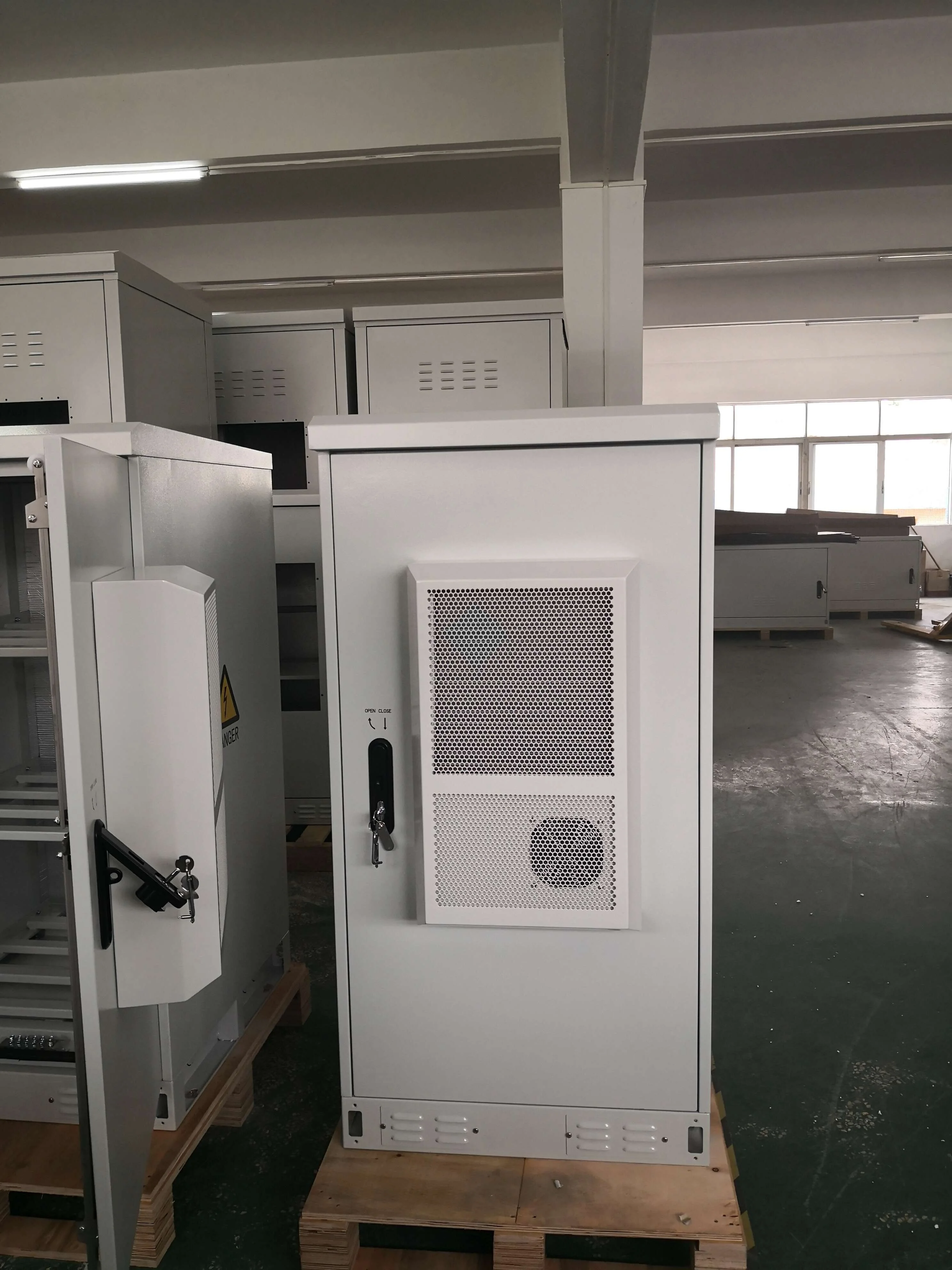 ODM OEM Custom Electrical Waterproof Powder Coating Aluminum Electric Storage System Battery Cabinet