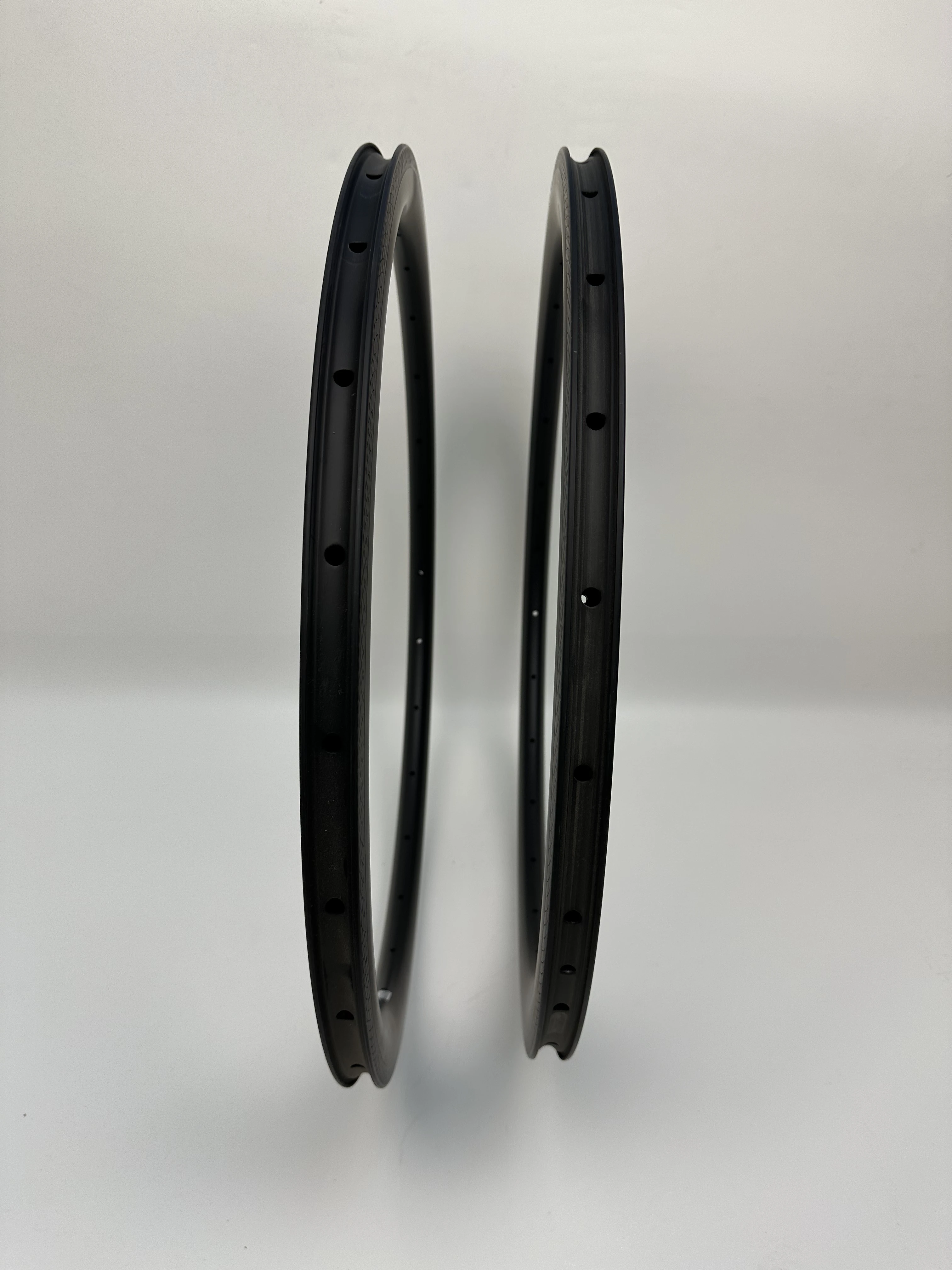 RC2870 Youth Movement Full Carbon Bicycle 700c 26mm Width 33Depth Rim Brake&Disc Brake Professional events