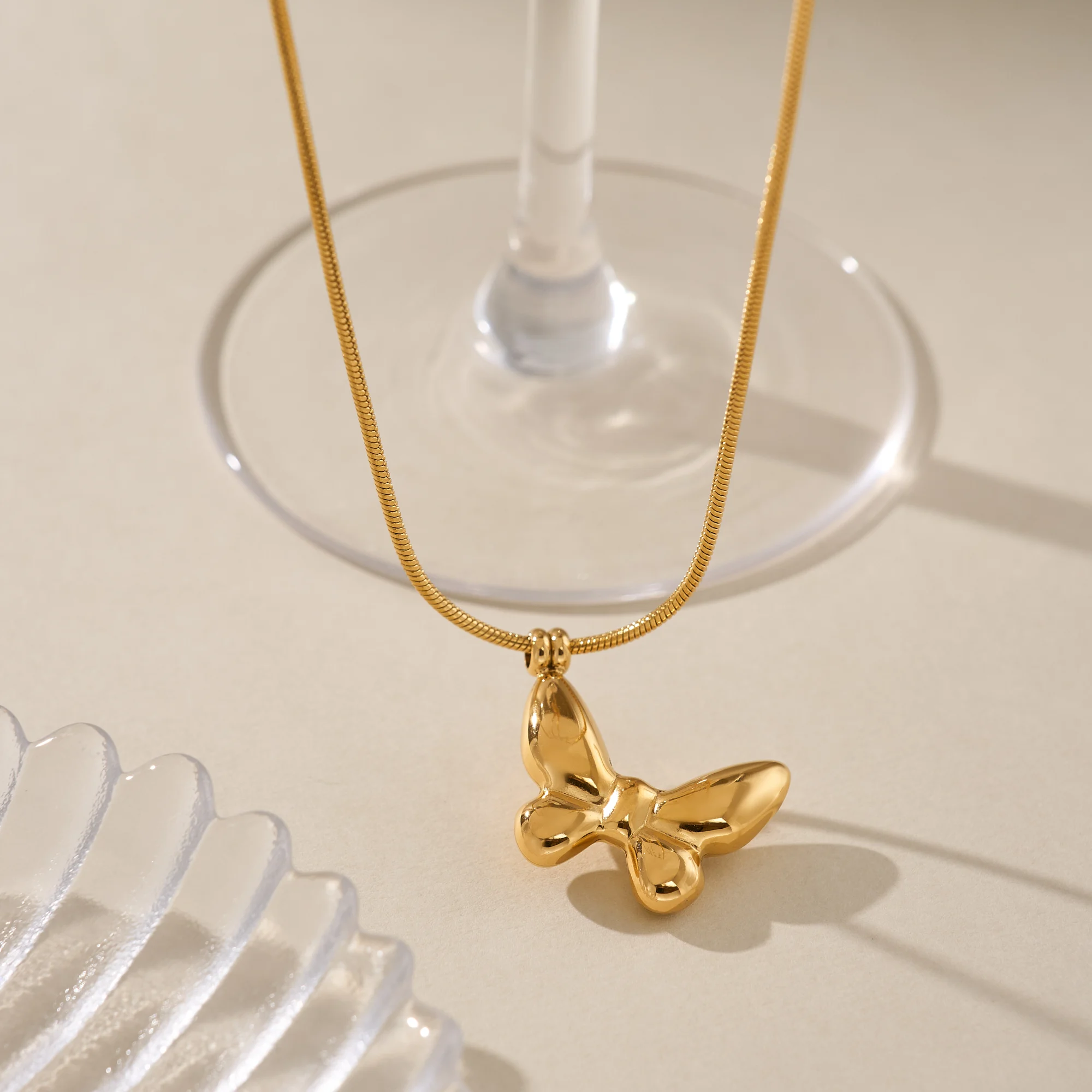 Dazan New Summer 18k Gold Plated Tarnish Free Stainless Steel Classic Bow Butterfly Super Shine Pendant Blade Necklace Women