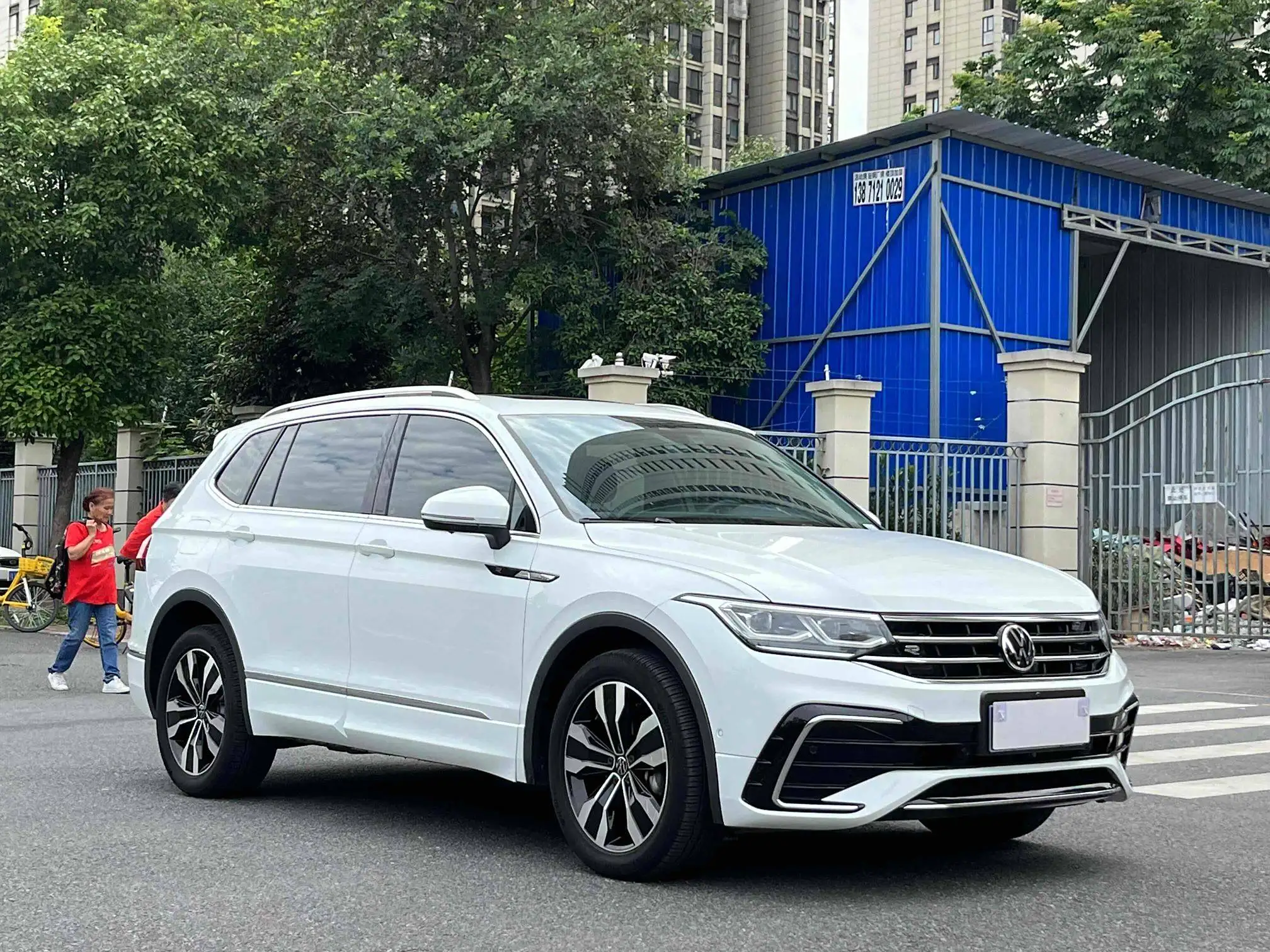 2022 Volkswagen Tiguan L Comfort Edition 330TSI Turbo 8L бензин/газ 2WD автоматический 17 металлический багажник на крышу кожаный свет FWD левый