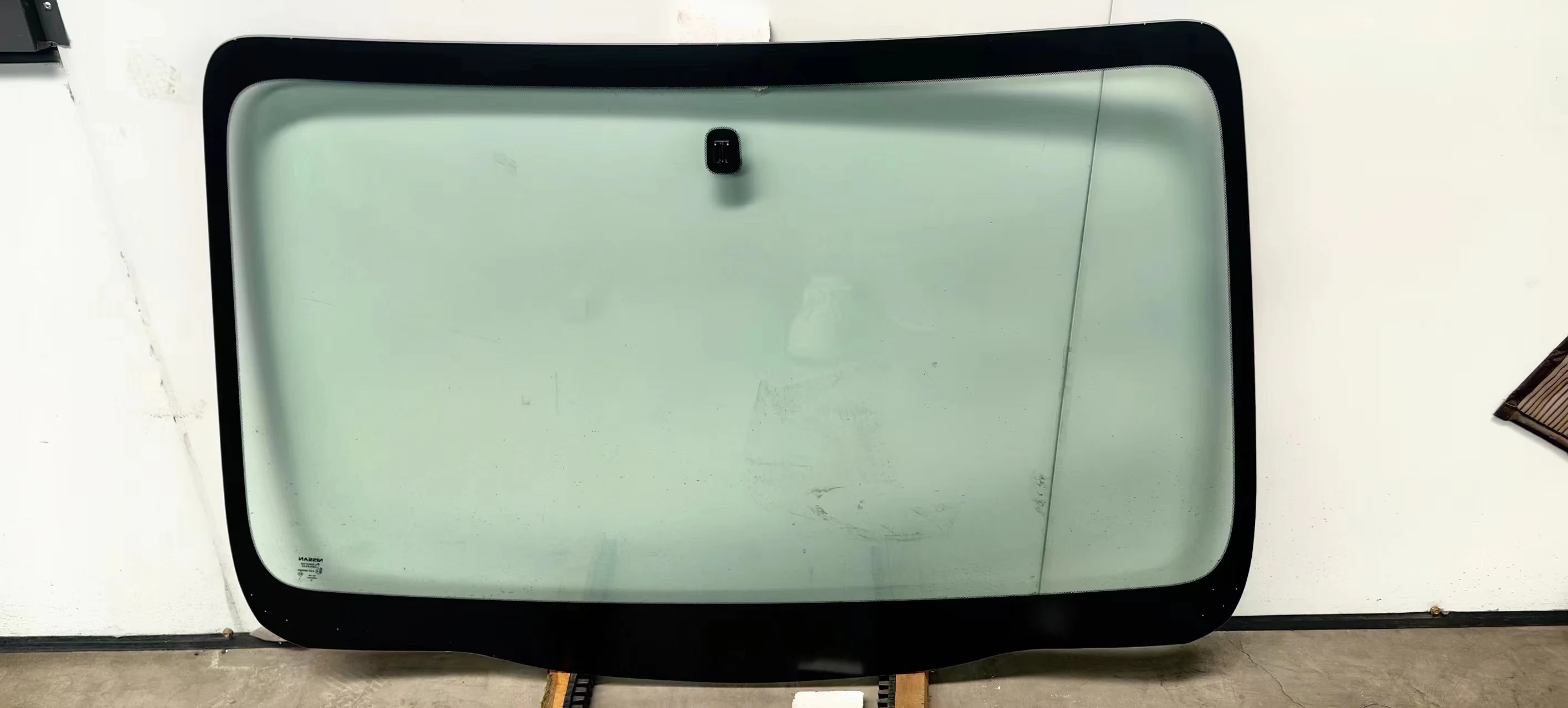 For NISSAN Sunny Laminated Front Windscreen Sensor  Automotive cheap Auto Sunroof Glass  Auto parts