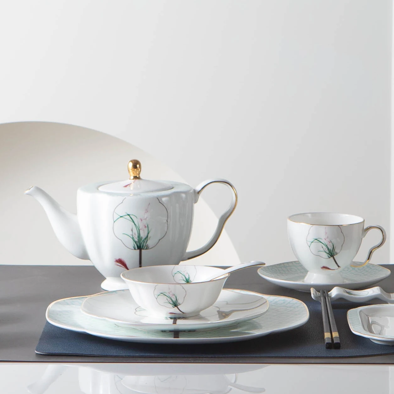 Wholesale western design porcelain dinnerware set Phnom Penh bulk wedding Bone China dinner plates sets