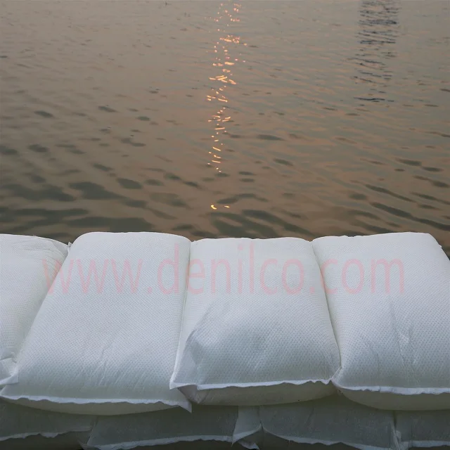 High super absorbent nonwoeven polymer water barrier sandbags flood door dam gate