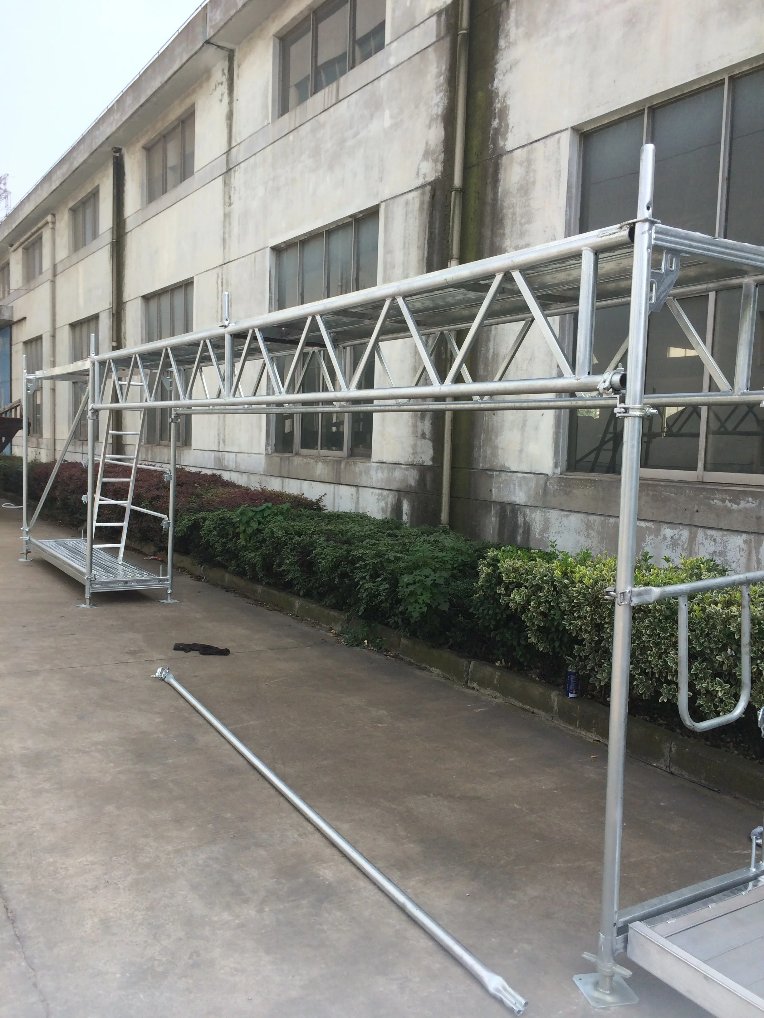 Galvanized Steel  European Layher Facade Scaffolding System With Easy Installation
