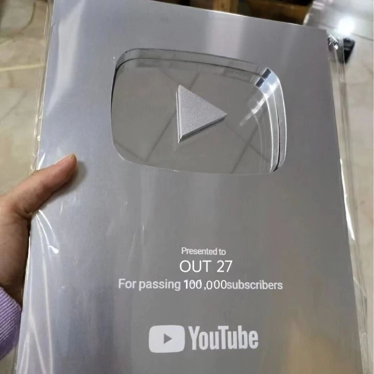 2024 Серебряная награда YouTube chume play button создателя