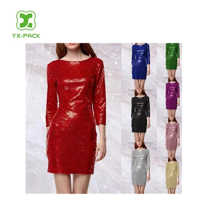 Модное платье из ткани с блестками