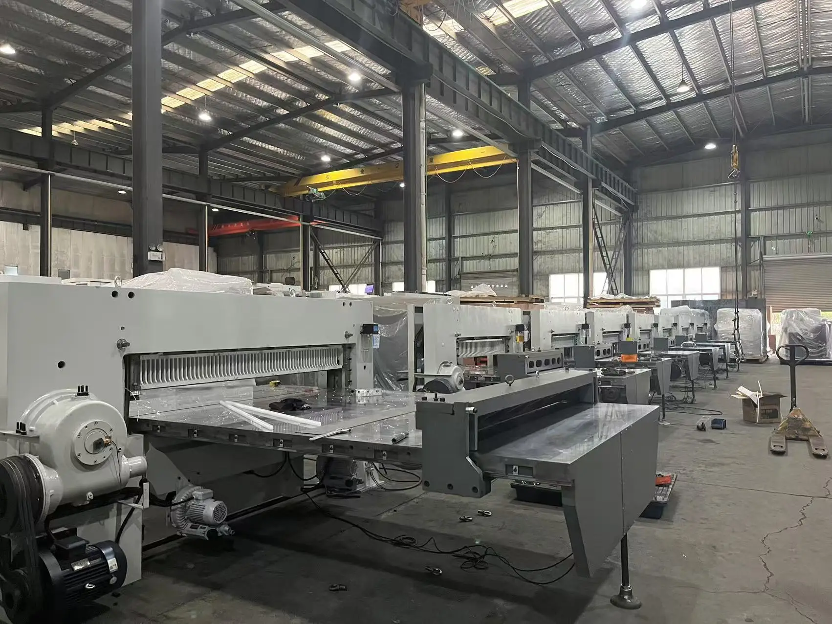 QZK-920M15 Digital Display Double Worm Wheel Double Guide Paper Cutting Machine 92 and GRAY WHITE 42cycles/min Cutter Capacity