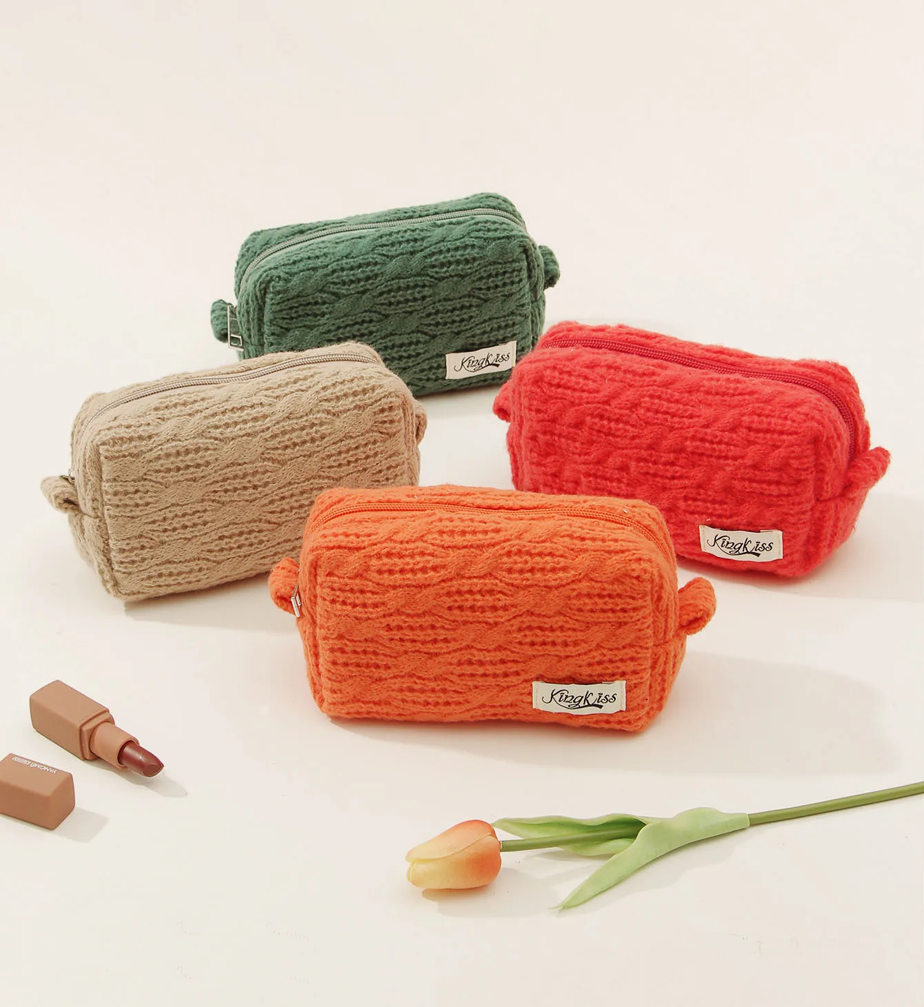 Женская сумка для косметики с логотипом