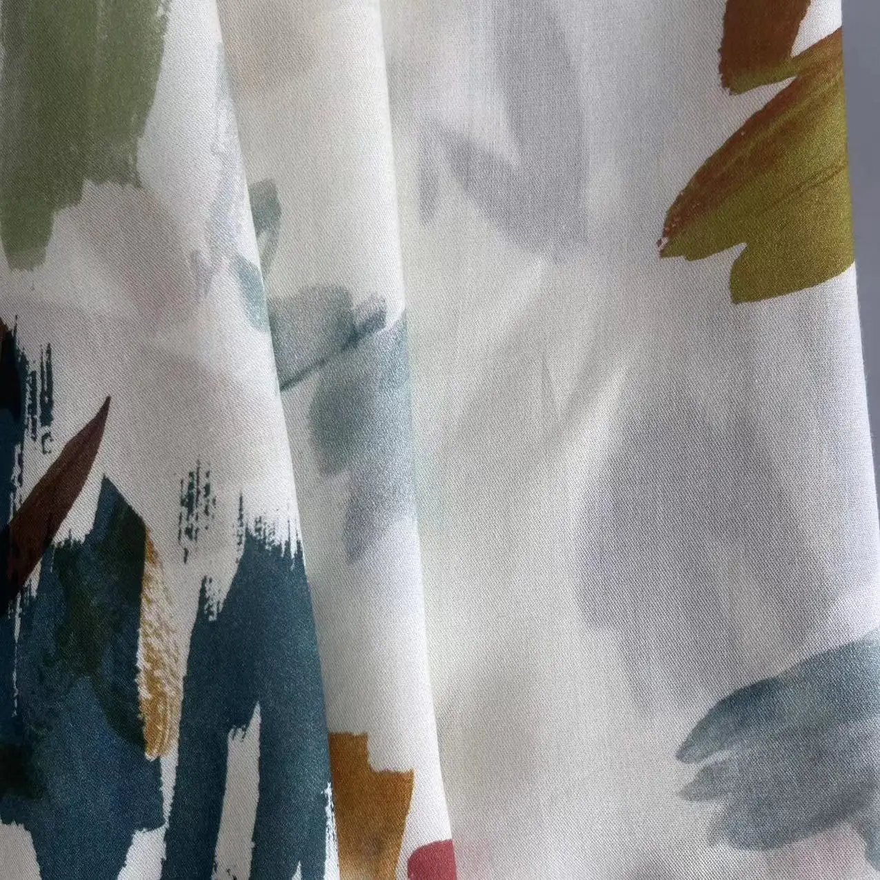 Hot Sale Eco-Friendly 100% Tencel Twill Light Weight 98GSM  60S Lyocell Fabric for garment