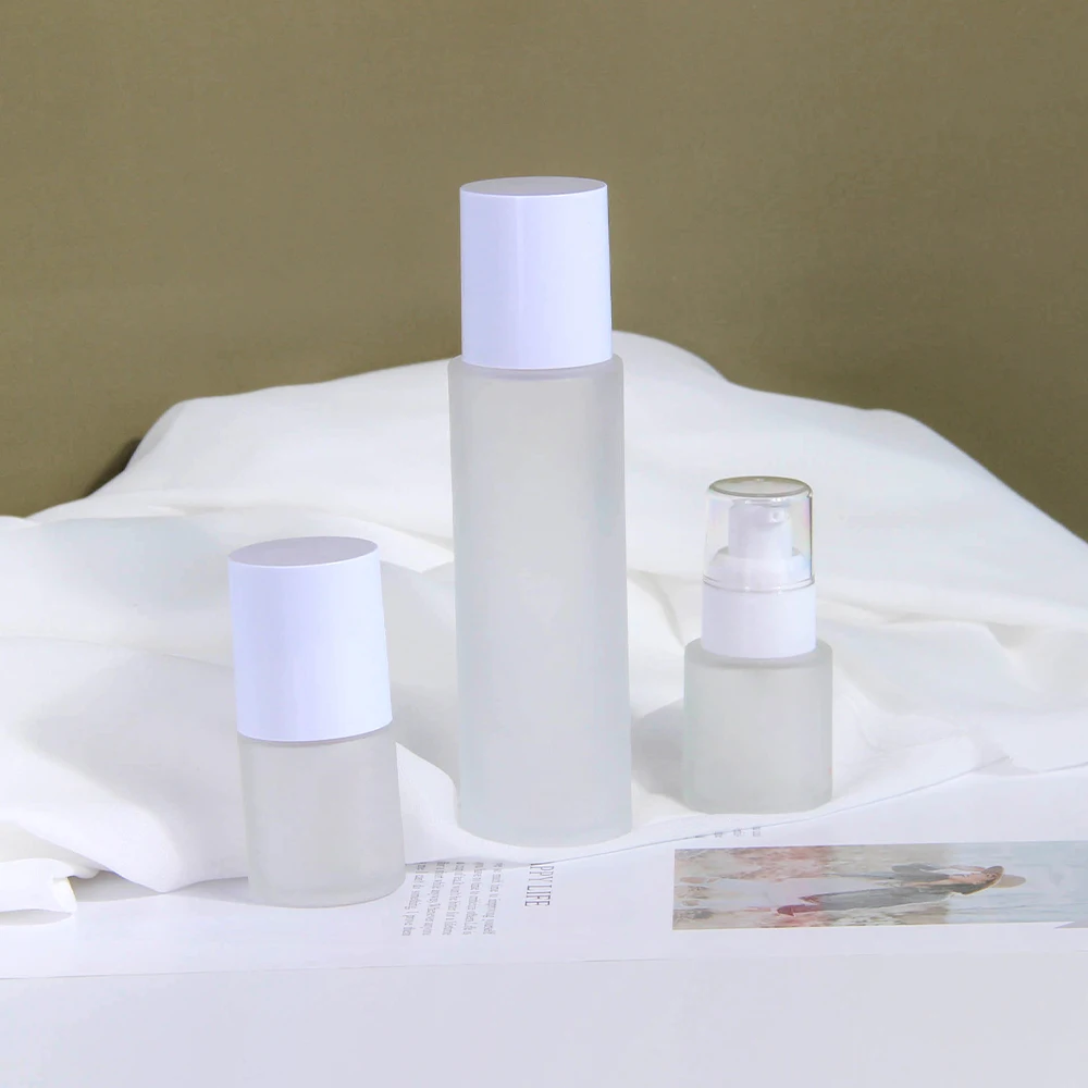Wholesale cosmetic packaging 30ml 50ml 100ml round cylinder clear empty serum lotion foundation glass bottle with pump sprayer