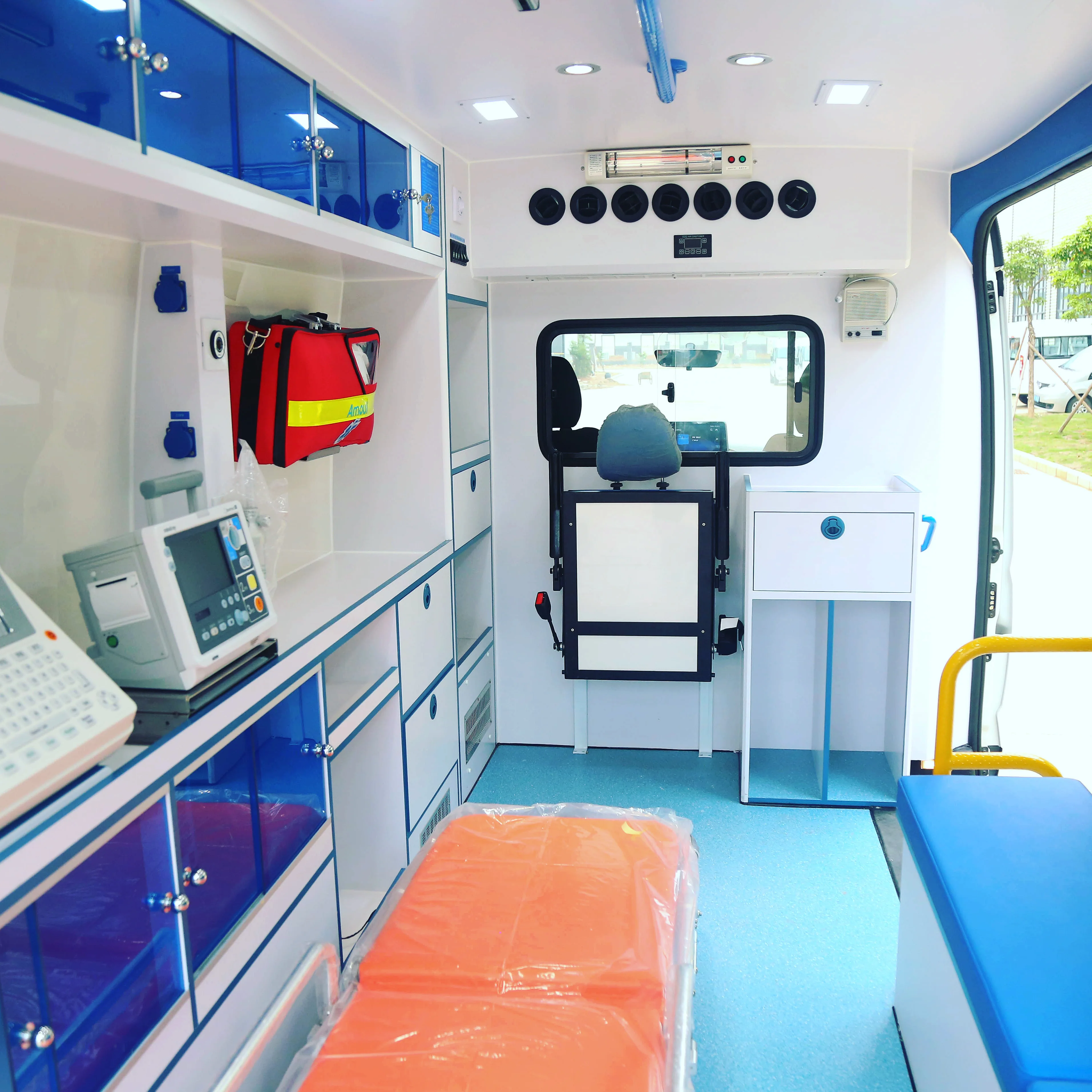 2024 Good Quality ICU Hospital Medical Ambulance Rescue Car SAIC Maxus V90 Emergency Monitoring Ambulance Vehicle for sale