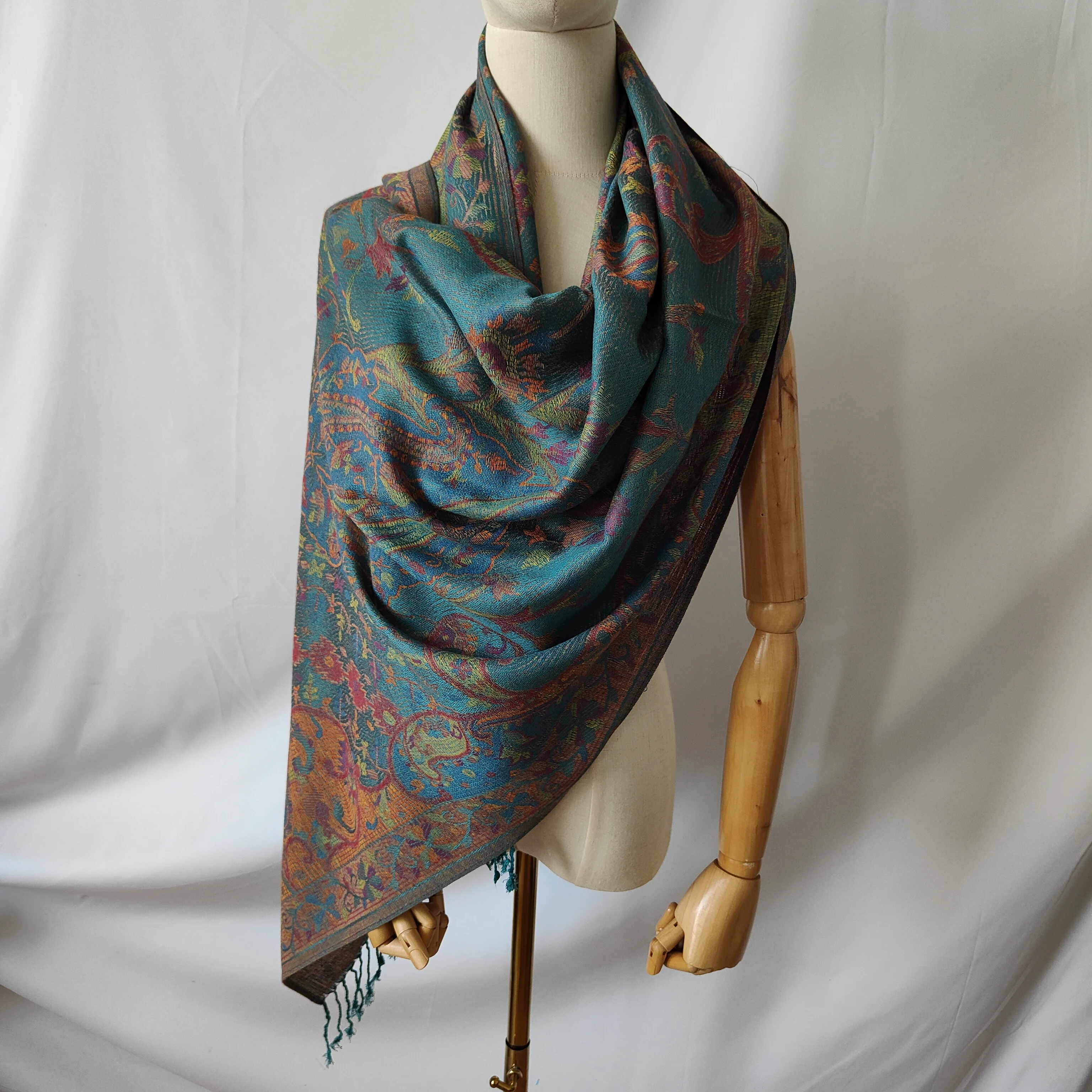 Custom Pashmina Scarf Silky Women Two Tone Pashmina Shawls And Wraps With Fringes High Quality Paisley Scarfs Shawls