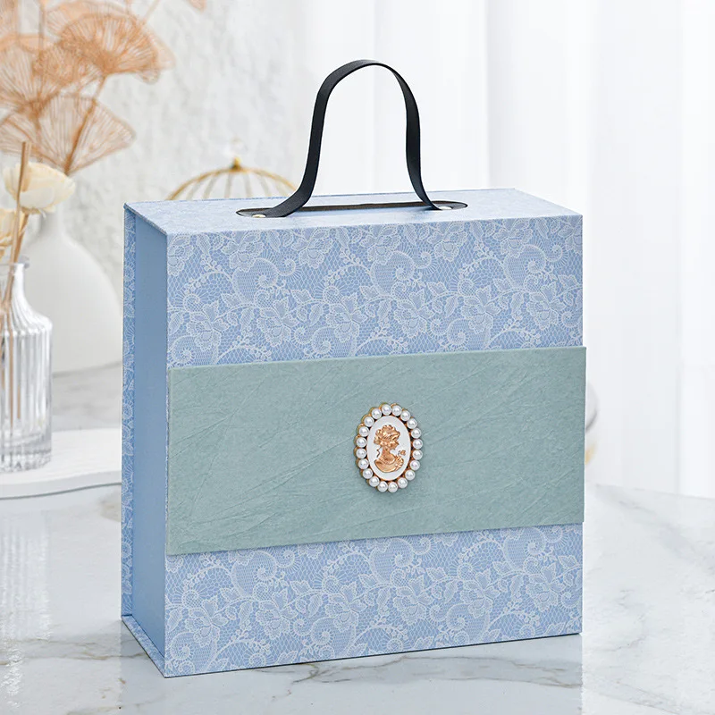 Wedding Engagement Companion Gift Box Velvet Metal Business Guest Box Gold Foil Stamping Embossing Vanishing Paper Shipping