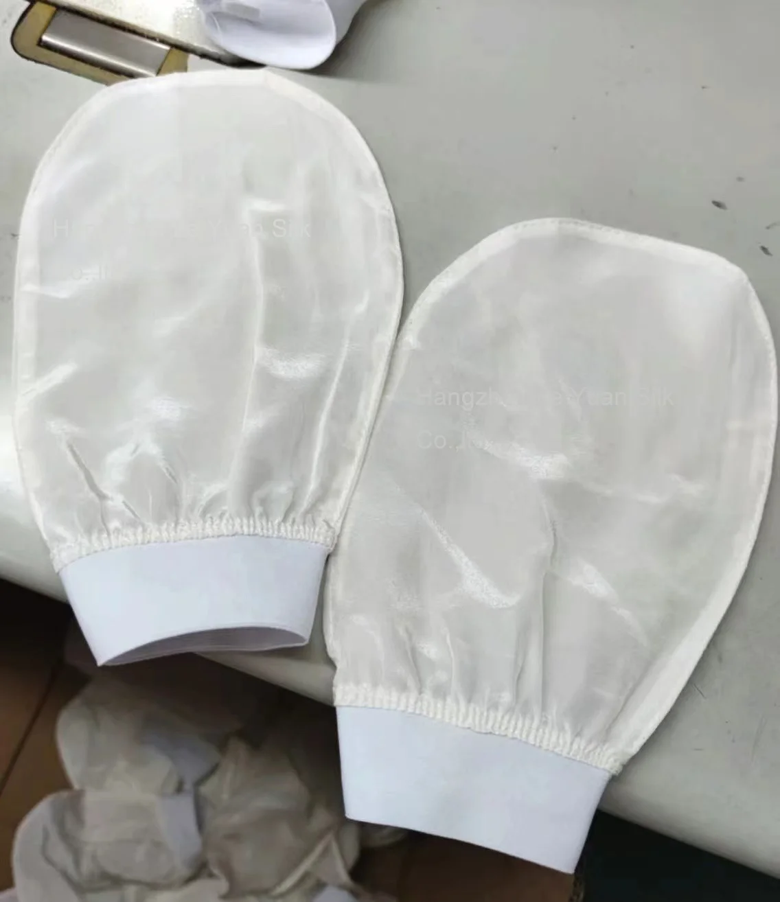 Top Quality Magic Silk Turkish Mulberry Silk Exfoliating  Mitt Morocco Bath Glove Kessa  Body Exfoliating