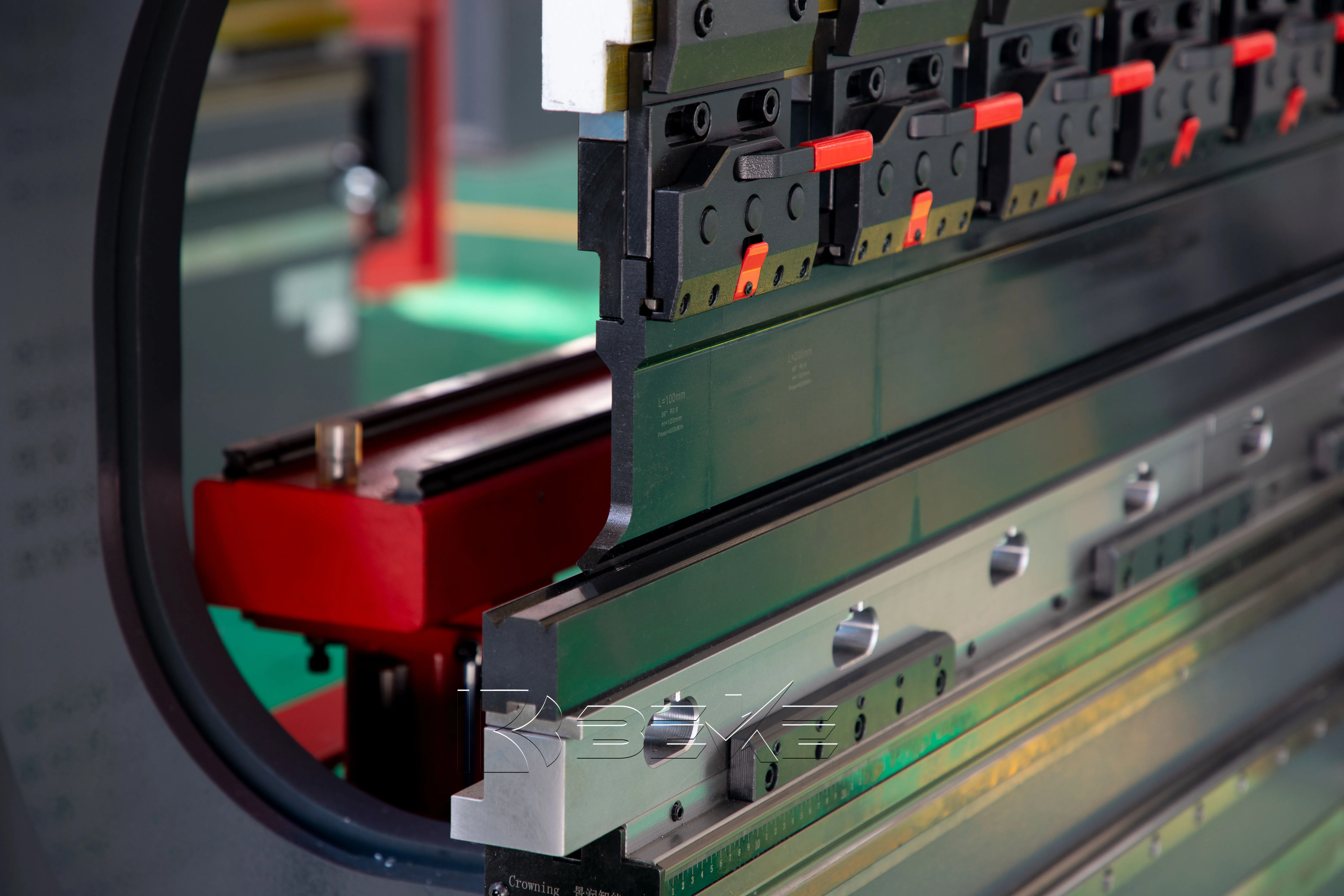 High cost performance WE67K 135T3200 4+1 Axis bending machine cheap Domestic press brake machine