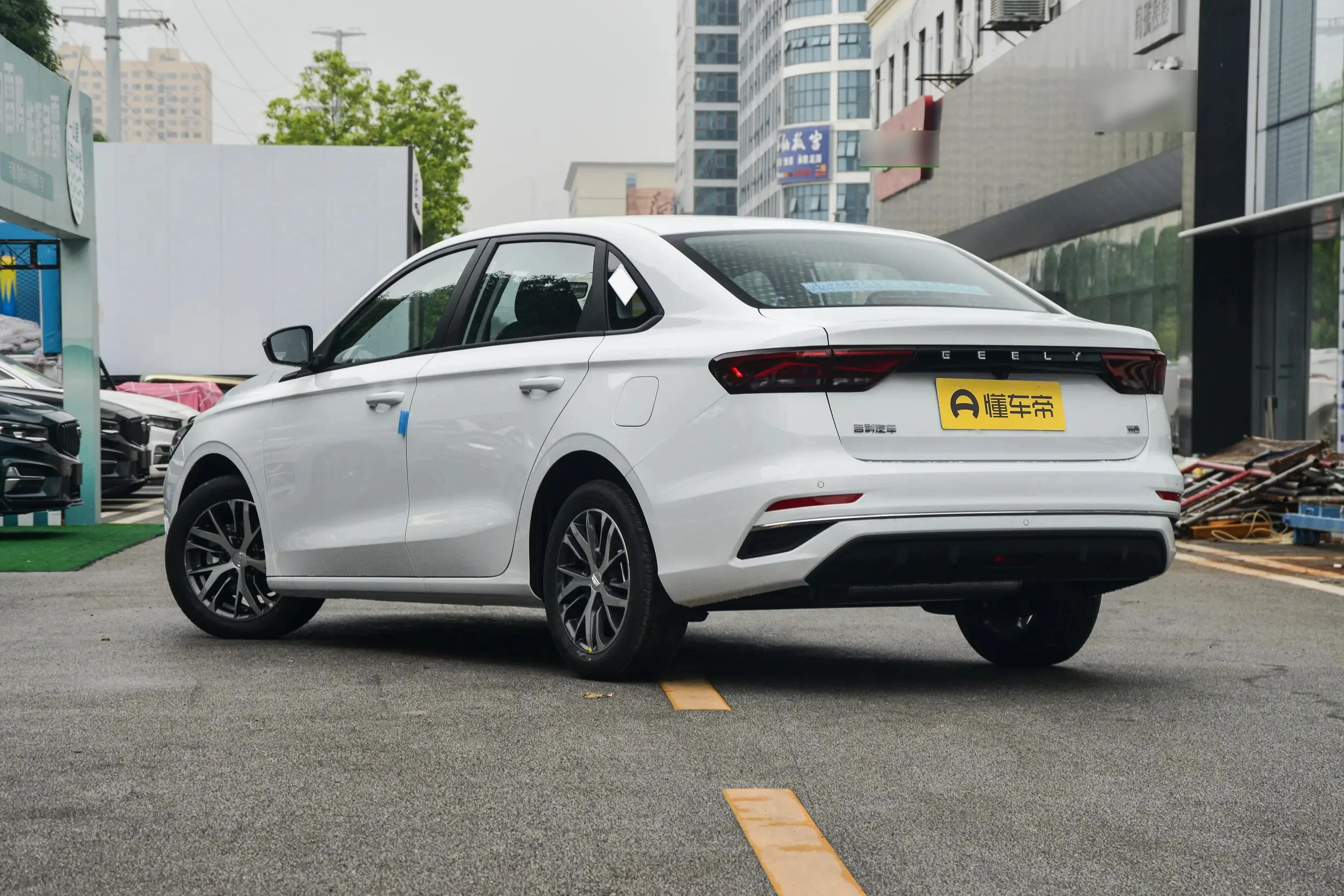 Hot Sale 2023 Geely Emgrand 1.5L MT Compact Family Sedan Cheap Petrol Vehicle New Gasoline Cars