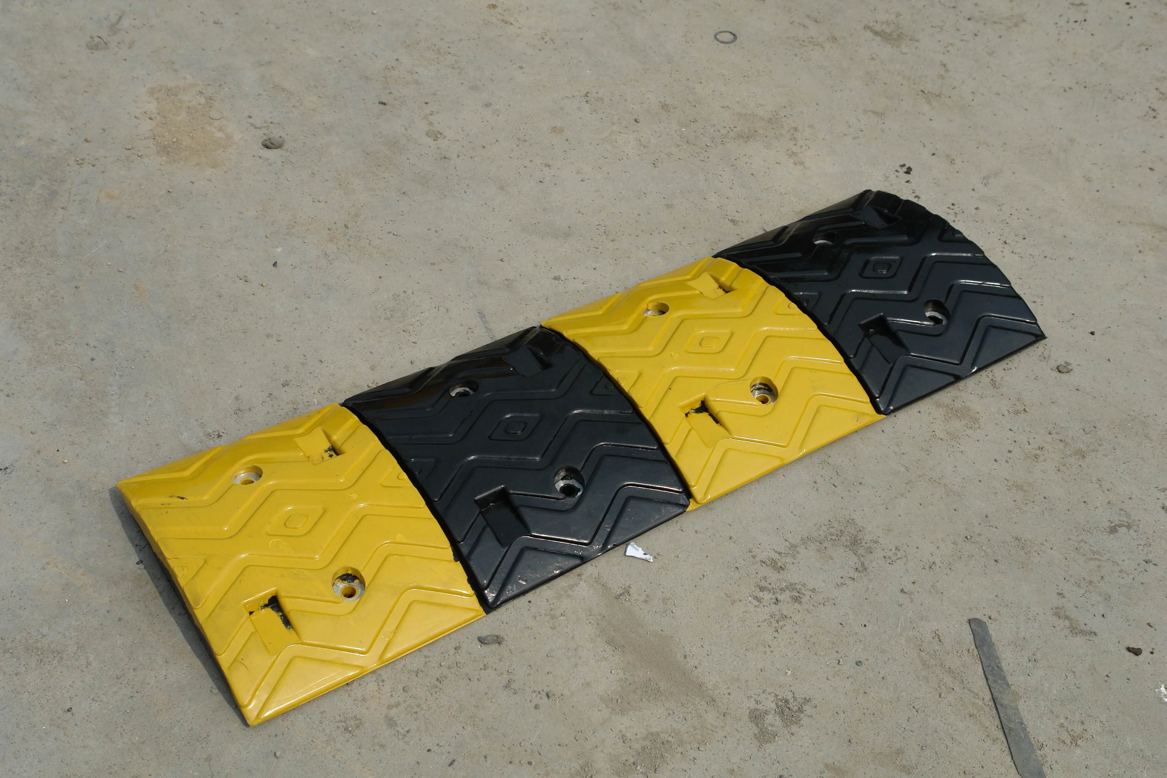 2025 hot sale rubber speed bumps for sale 350*500*50 mm bump stop rubber Zhejiang manufacture bump stop