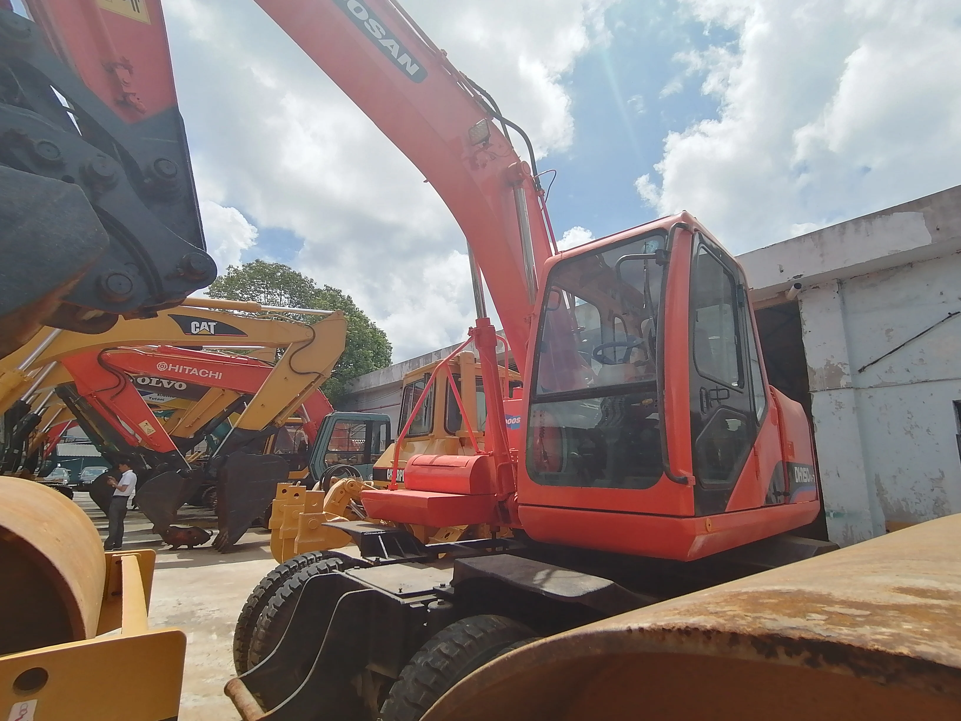 Секонд-хенд DOOSAN dh150w-7 стабильность производительности хорошая