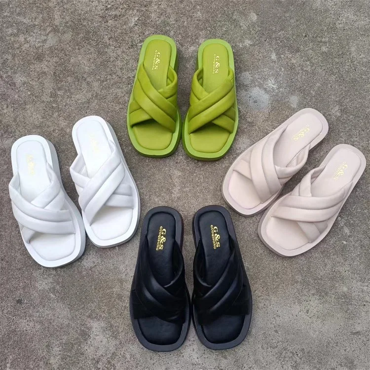 Wholesale simple thick soled shoes with exposed toes, versatile flat shoes for women wearing cool slippers on the outside