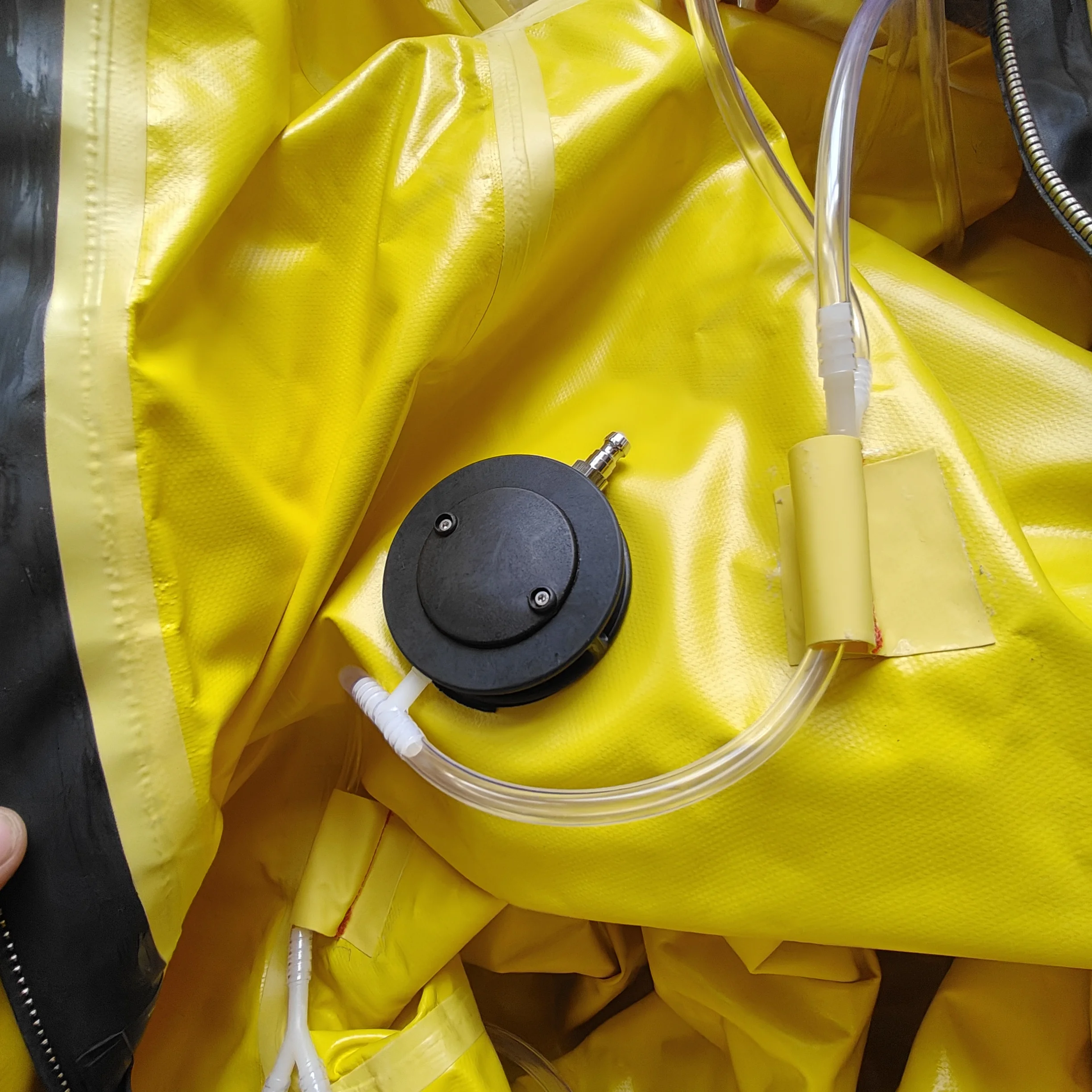 Protective clothing for hazardous chemicalsFire-retardant and chemical-resistant clothing for acid-resistant firefighters 1