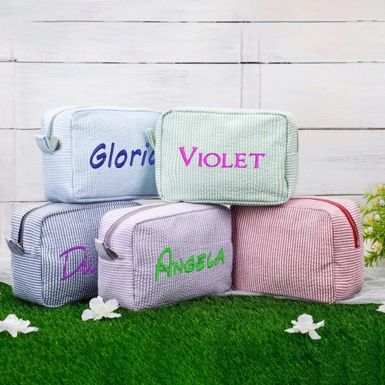 Hot Sell Monogrammed Seersucker Makeup Bag Cosmetic Pouch Personalized Embroidery Seersucker Cosmetic Bag for Bridesmaid Gifts