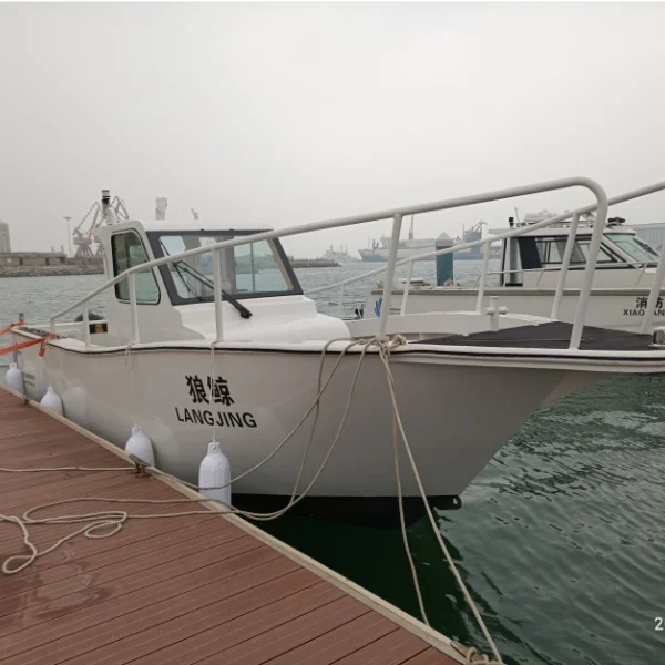 China Factory Customized 7.9m Sports Fishing Boat with Motor Luxury 26FT Aluminum Yacht with Cabin